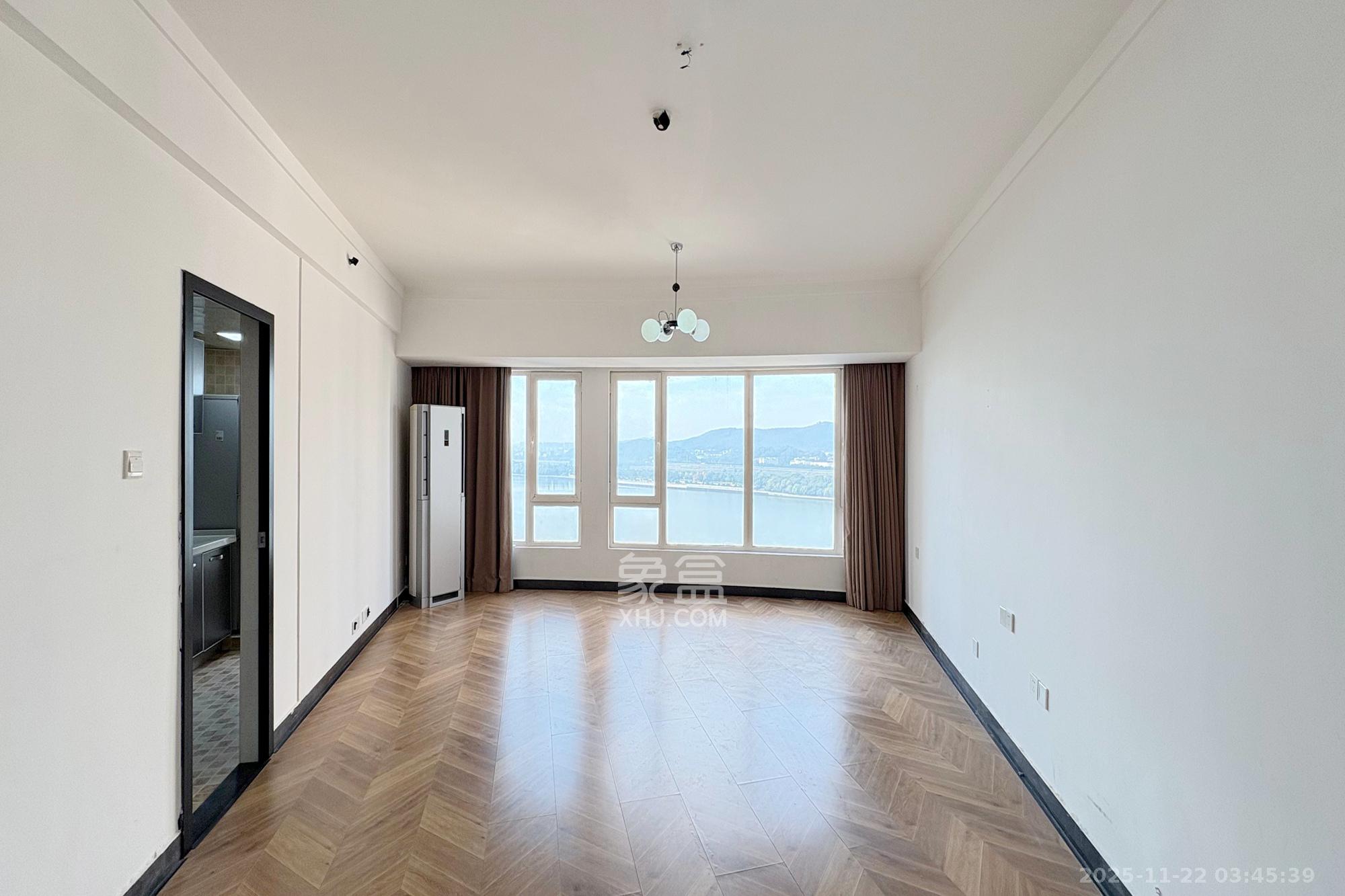 汀兰雅苑 1室1厅1卫 49.8万 汀兰雅苑 1室1厅1卫 49.8万客厅