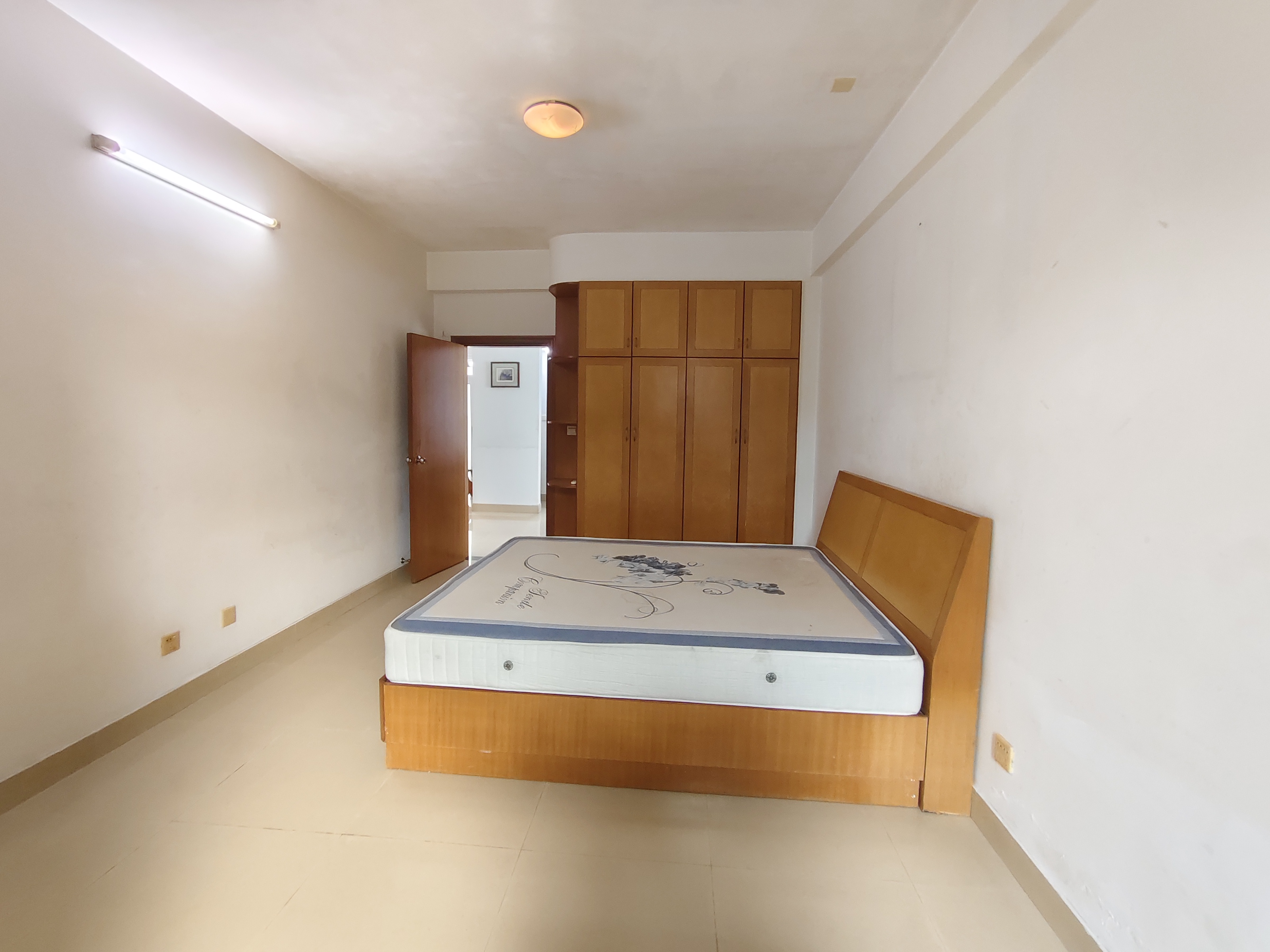 成信景苑 3室2厅2卫 2400.0元/月 成信景苑 3室2厅2卫 2400.0元/月室内图