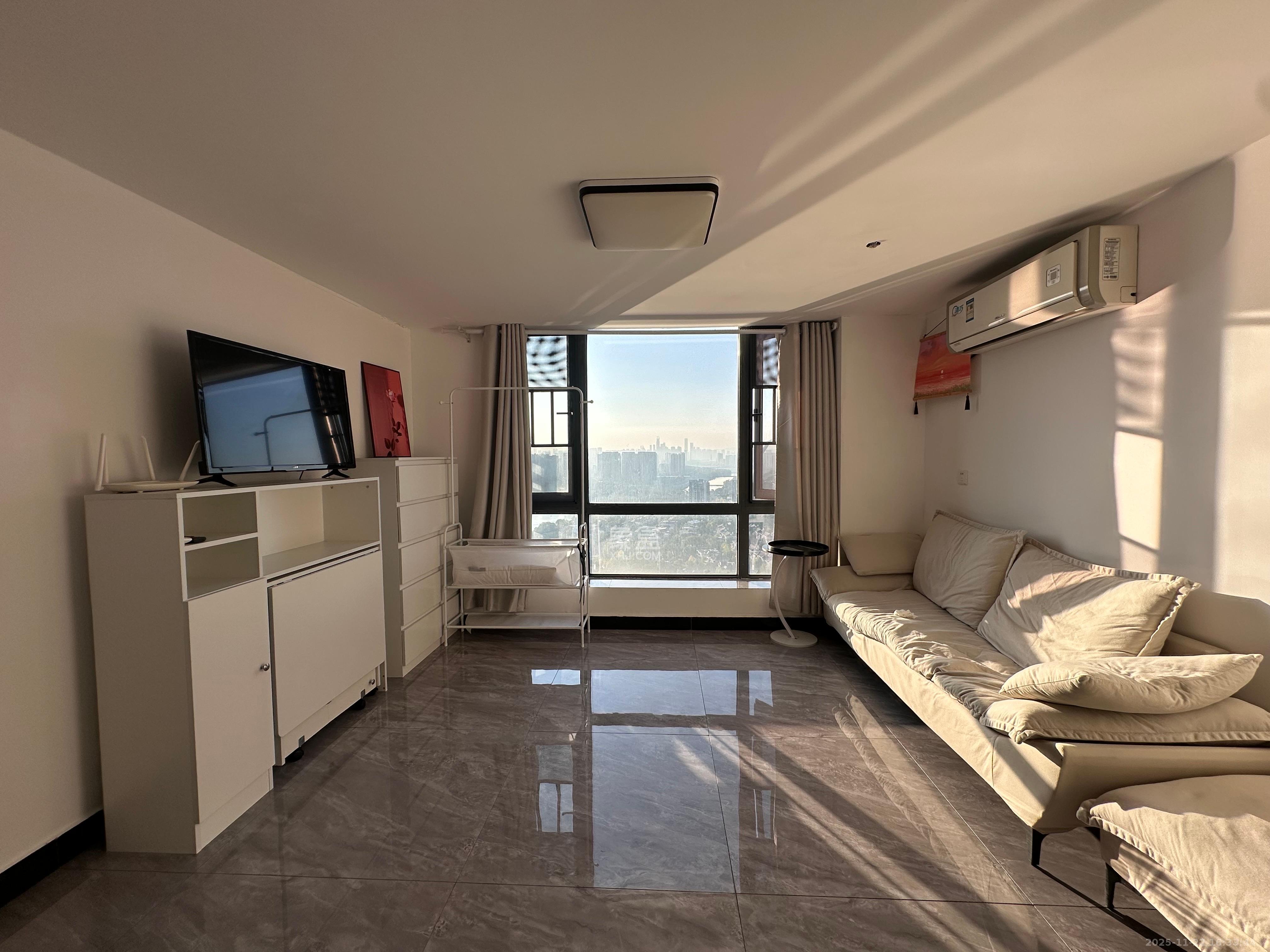 藏珑湖上公馆  1室1厅1卫    3000.0元/月