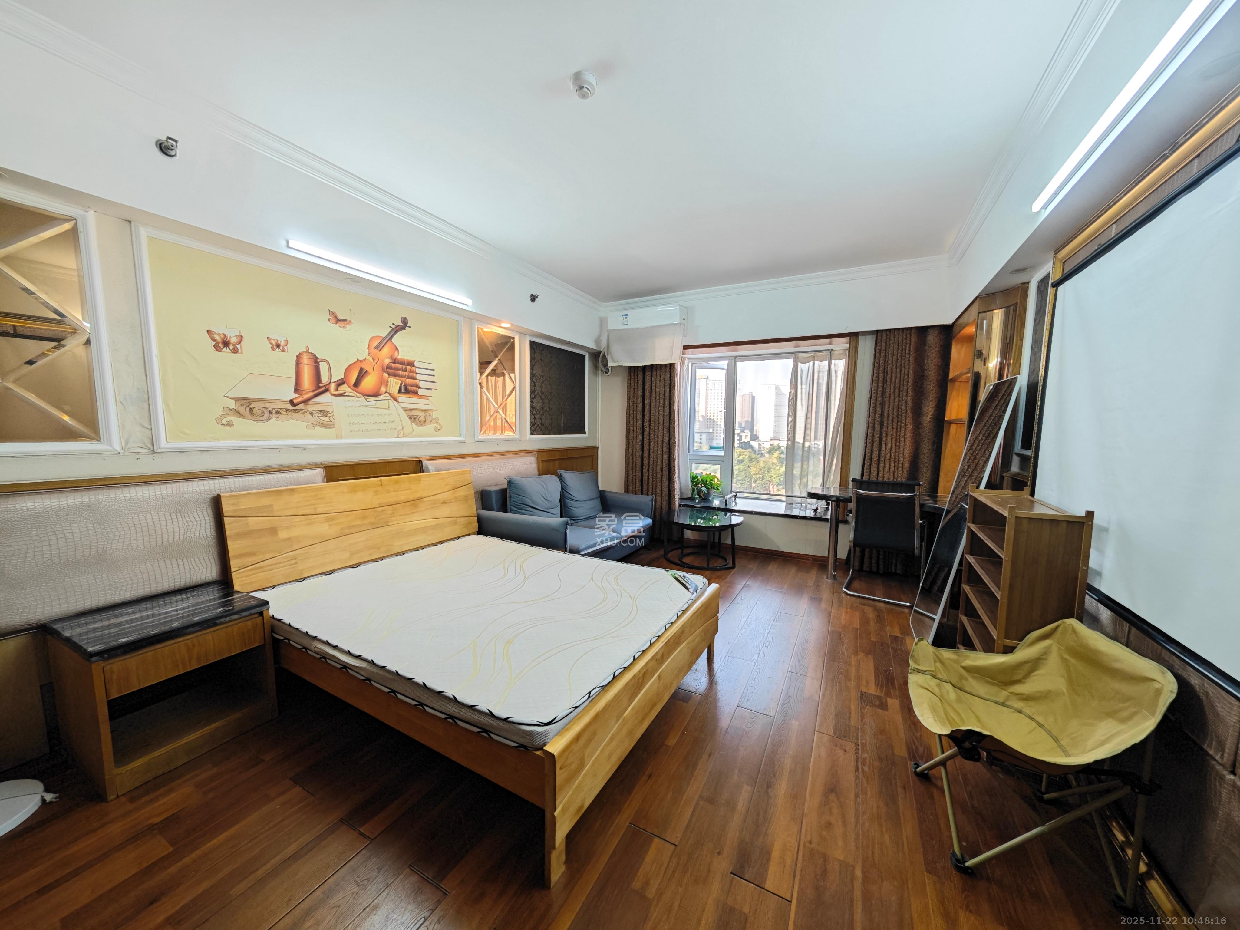 三重星都心  1室1厅1卫    1300.0元/月