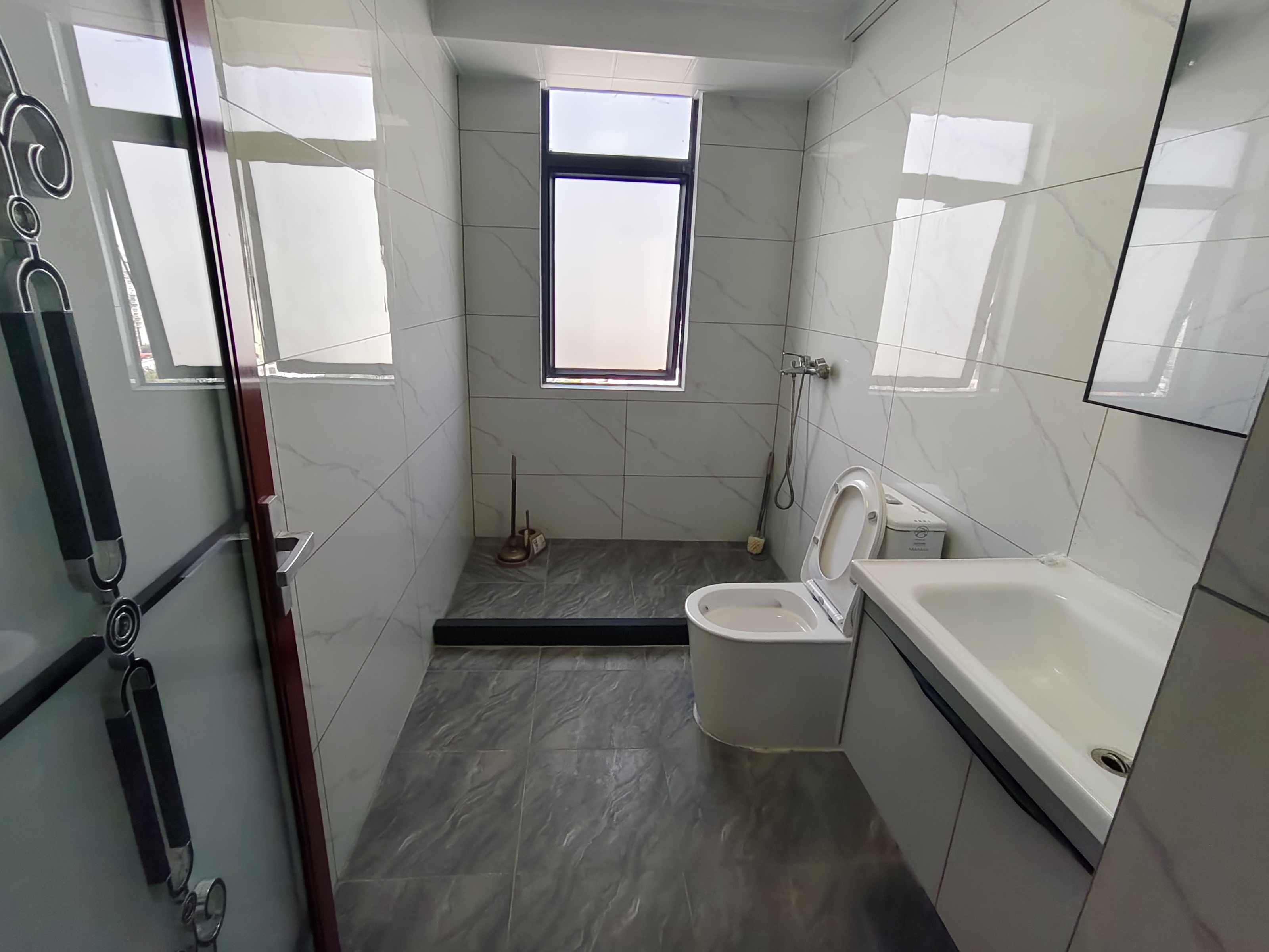 汇水湾  4室2厅2卫    3500.0元/月室内图