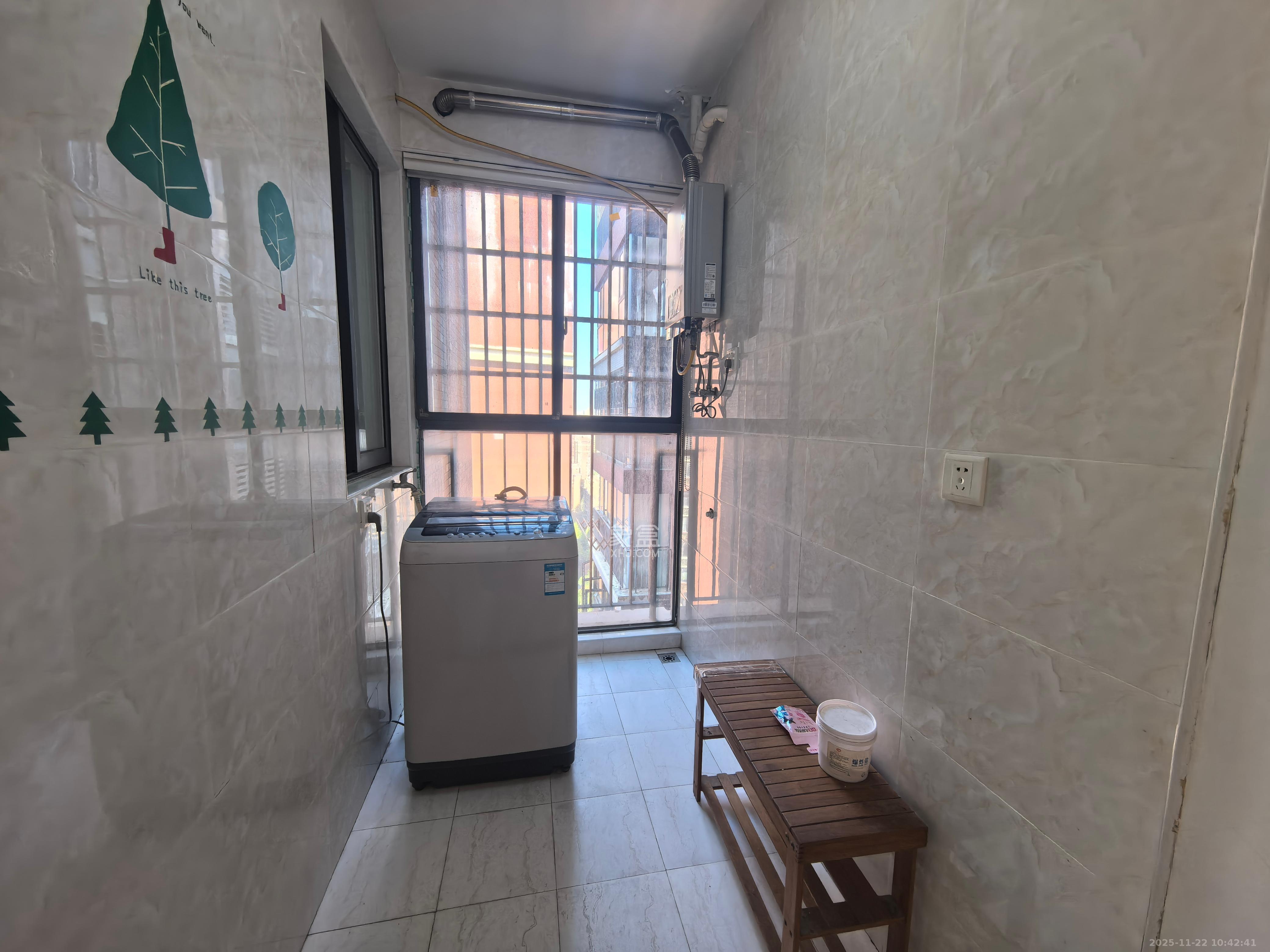 华润凤凰城二期  3室2厅1卫    1800.0元/月室内图