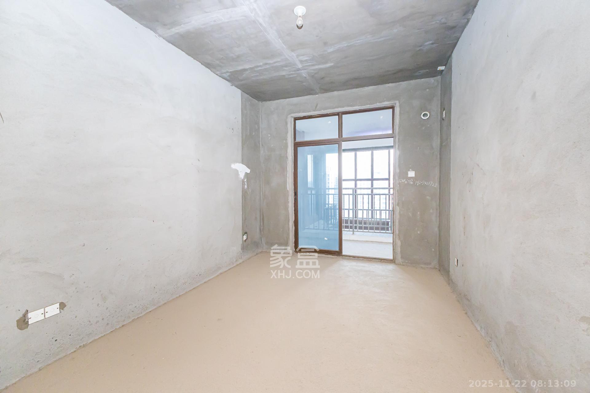 星月绿洲  5室2厅2卫    198.0万卧室