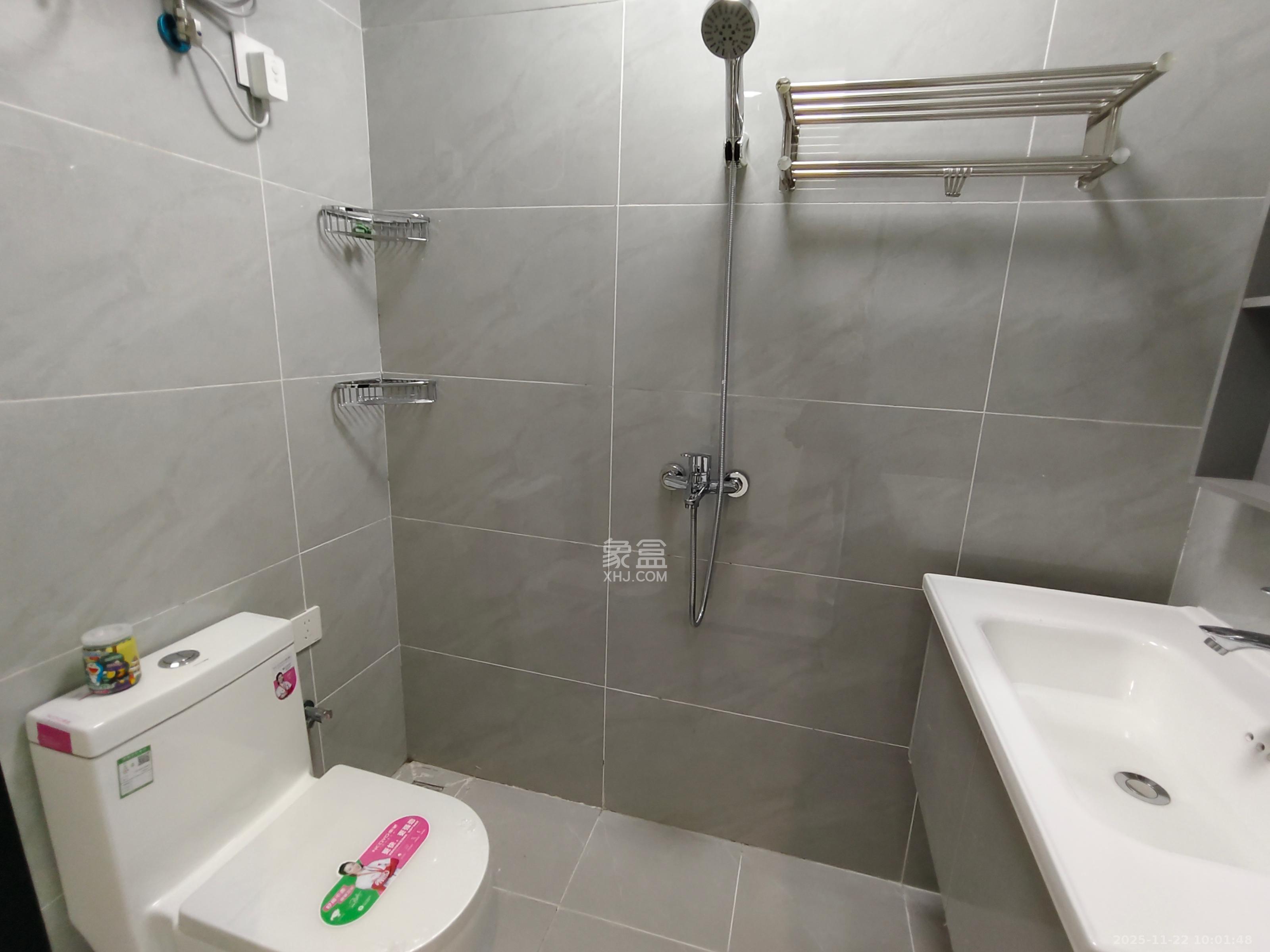 恒大誉府（融誉商业中心）  1室0厅0卫    1600.0元/月室内图