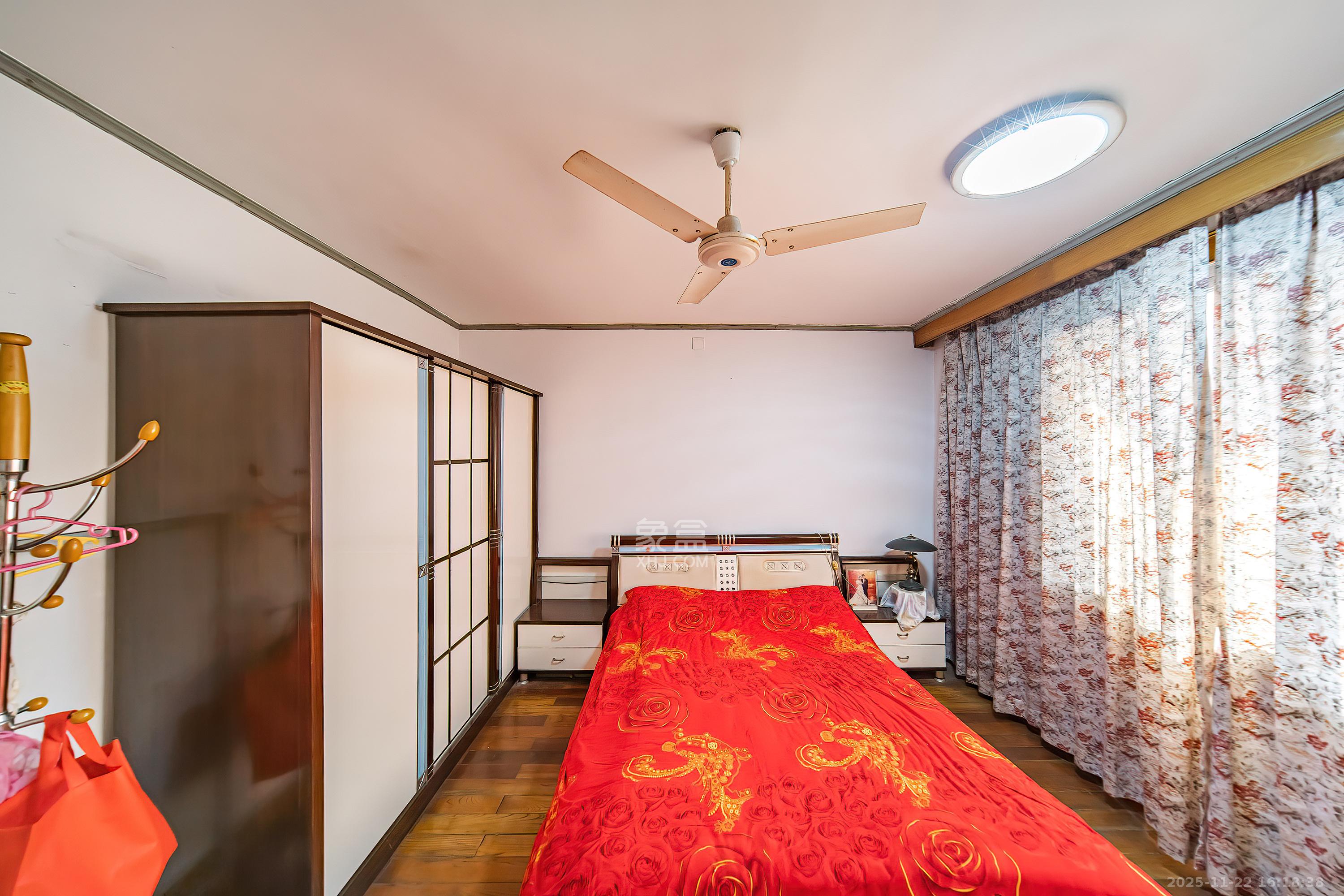 华侨公寓(九家湾) 3室2厅2卫 89.0万 华侨公寓(九家湾) 3室2厅2卫 89.0万卧室