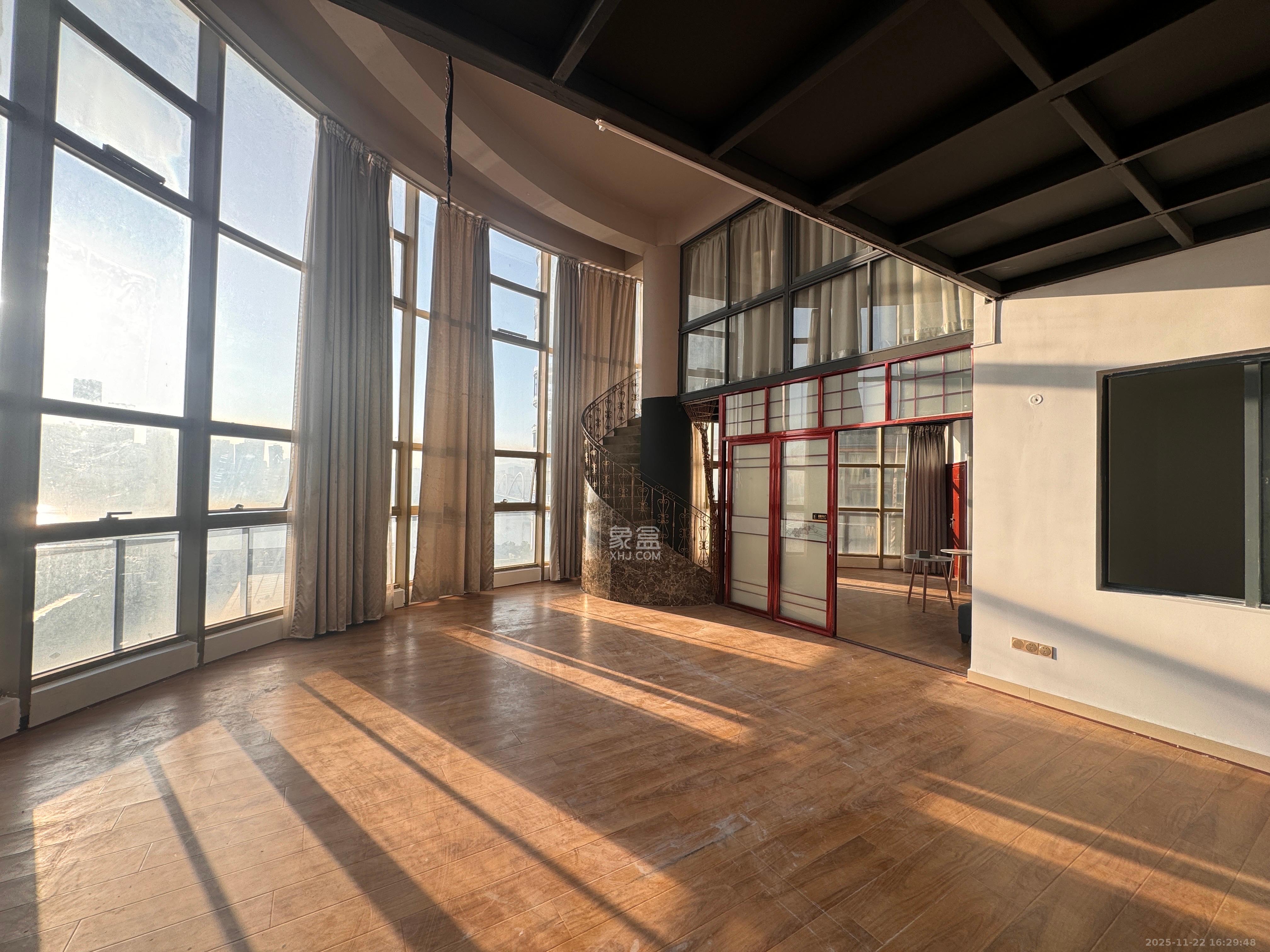 湘江世纪城富湾国际  5室2厅2卫    10000.0元/月室内图