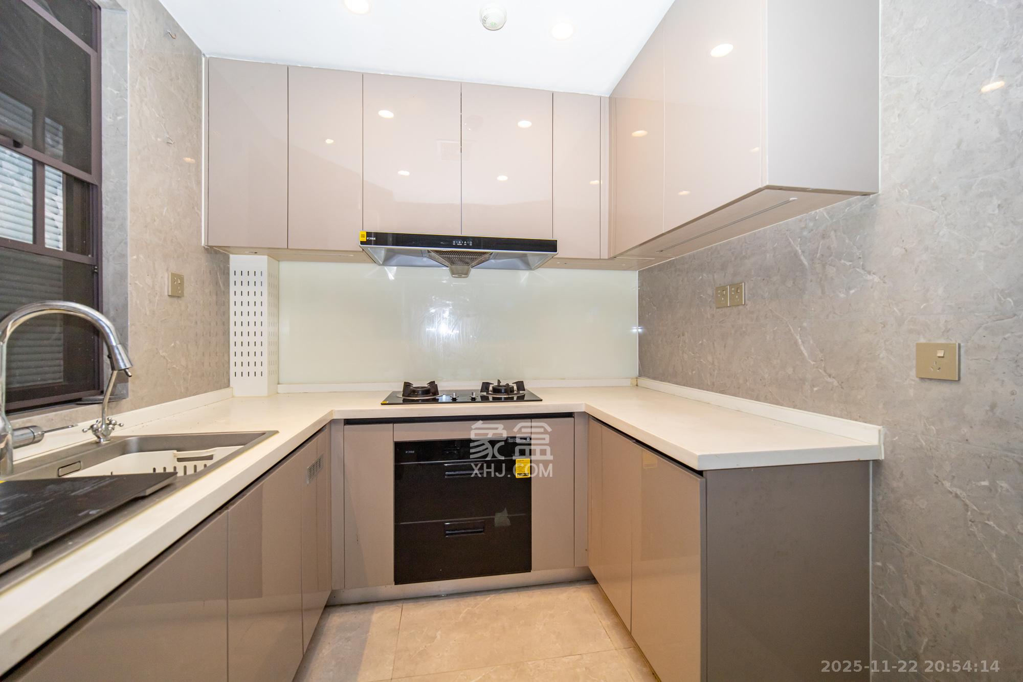 东原麓印长江B区  3室2厅1卫    125.0万厨房