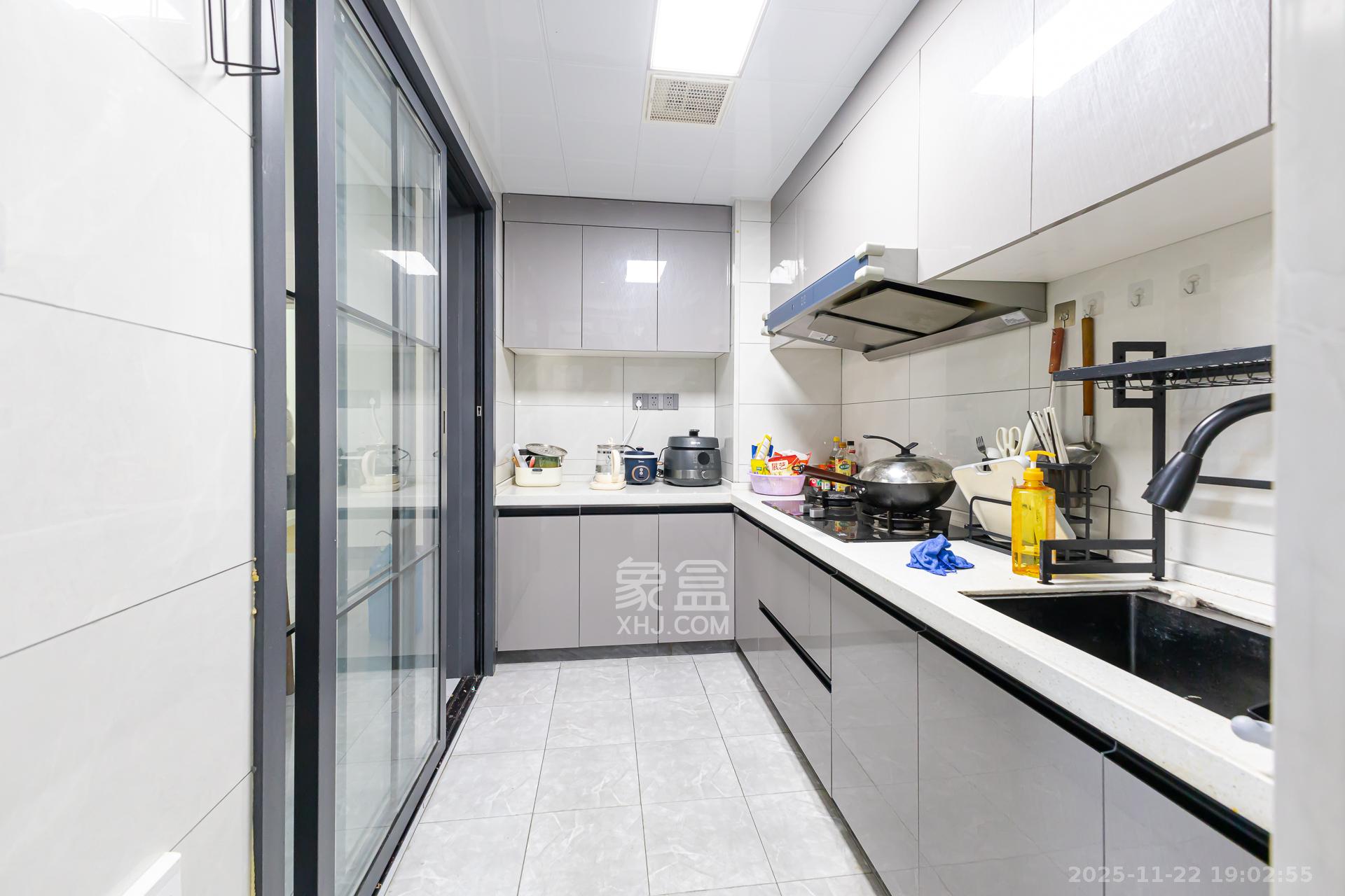 时代倾城三期 4室2厅2卫 100.0万 时代倾城三期 4室2厅2卫 100.0万厨房