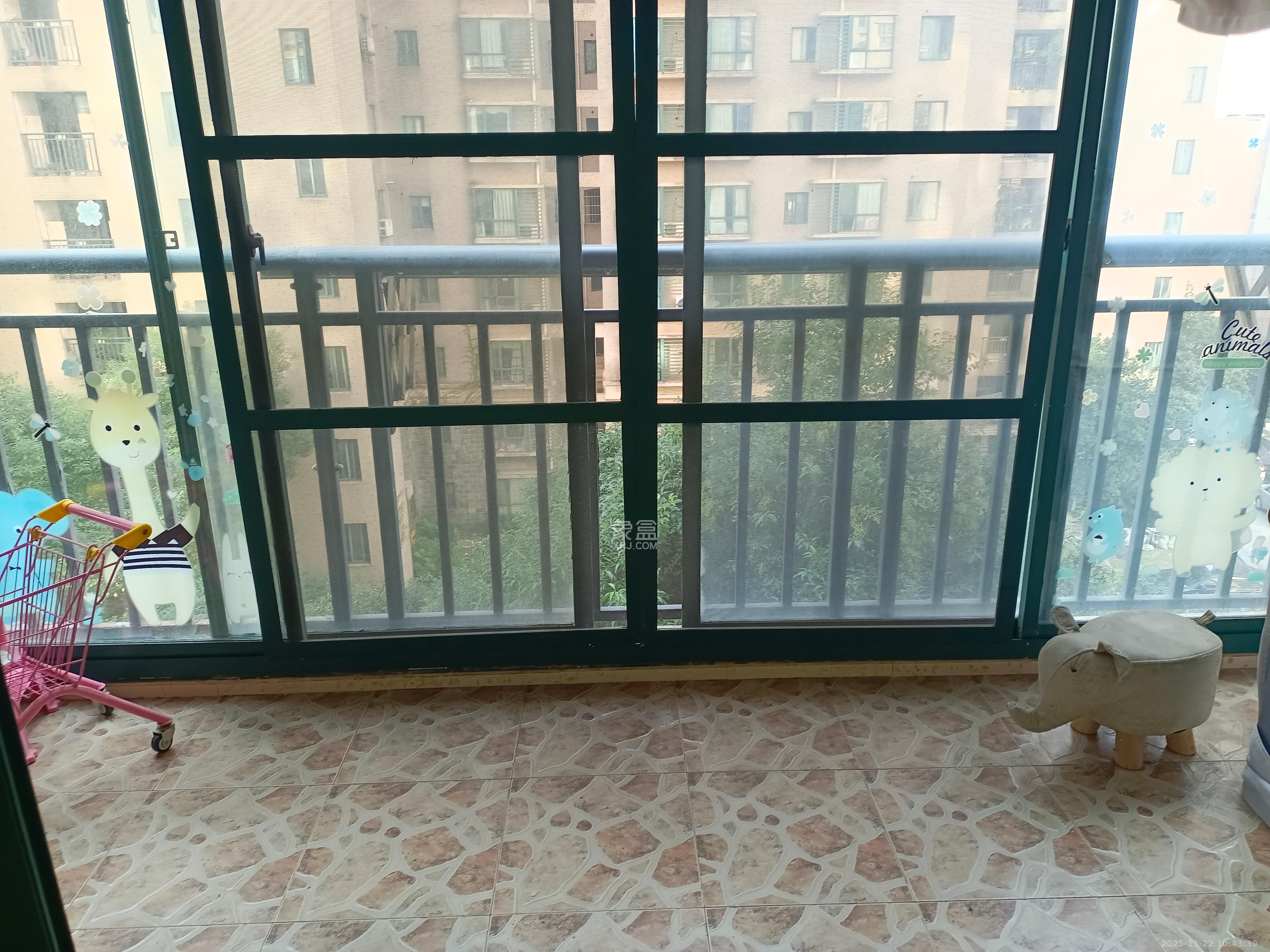 西湖丽景  3室2厅2卫    2600.0元/月室内图