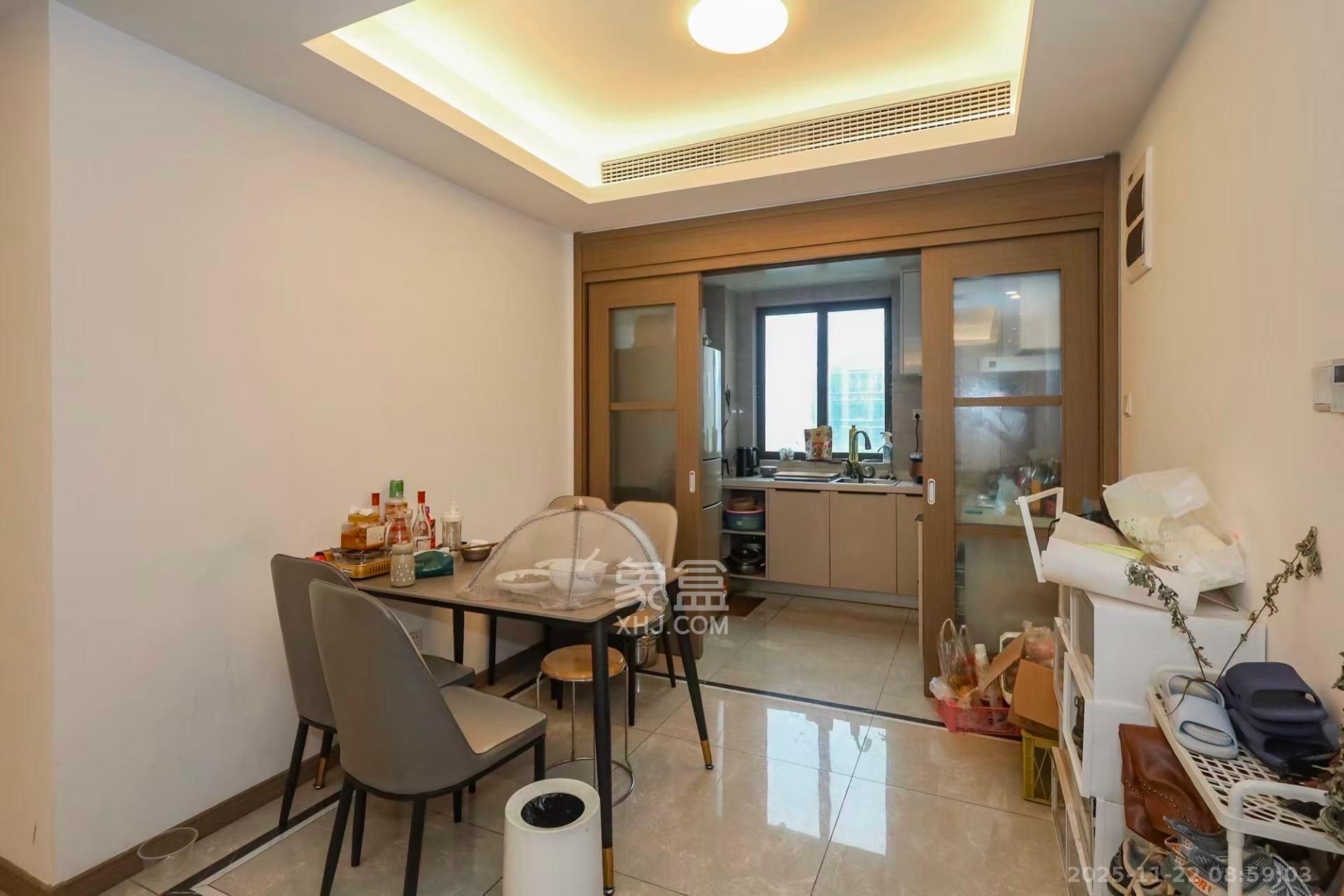 龙湖铂金中心(龙湖春江郦城) 3室2厅2卫 5200.0元/月 龙湖铂金中心(龙湖春江郦城) 3室2厅2卫 5200.0元/月室内图