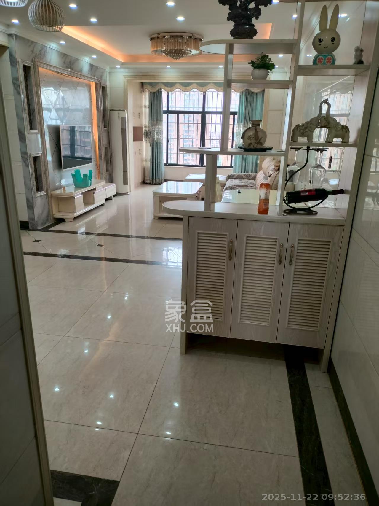 紫华郡  3室2厅2卫    2000.0元/月室内图1