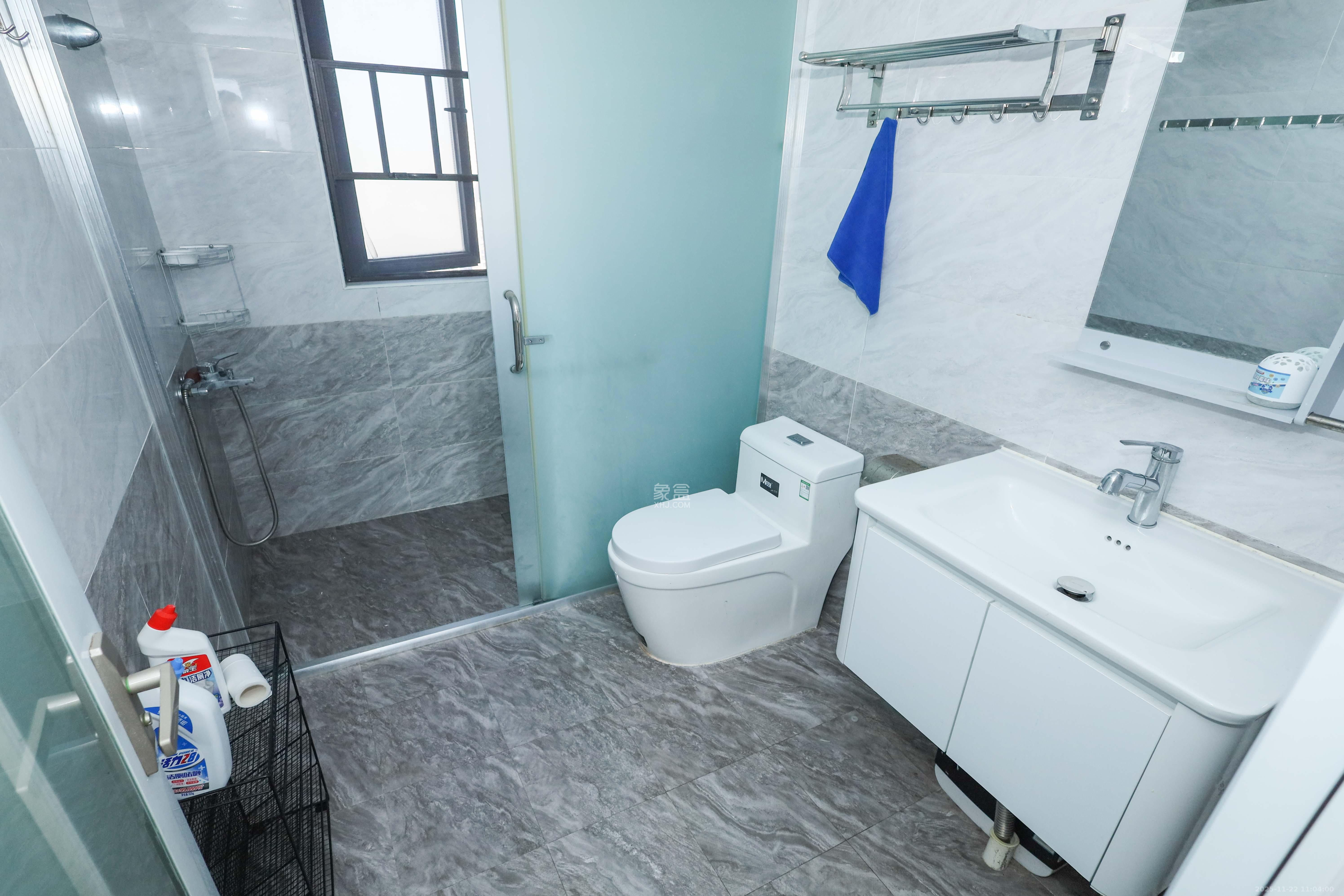 中国铁建梅溪青秀三期  4室2厅2卫    212.0万卫生间