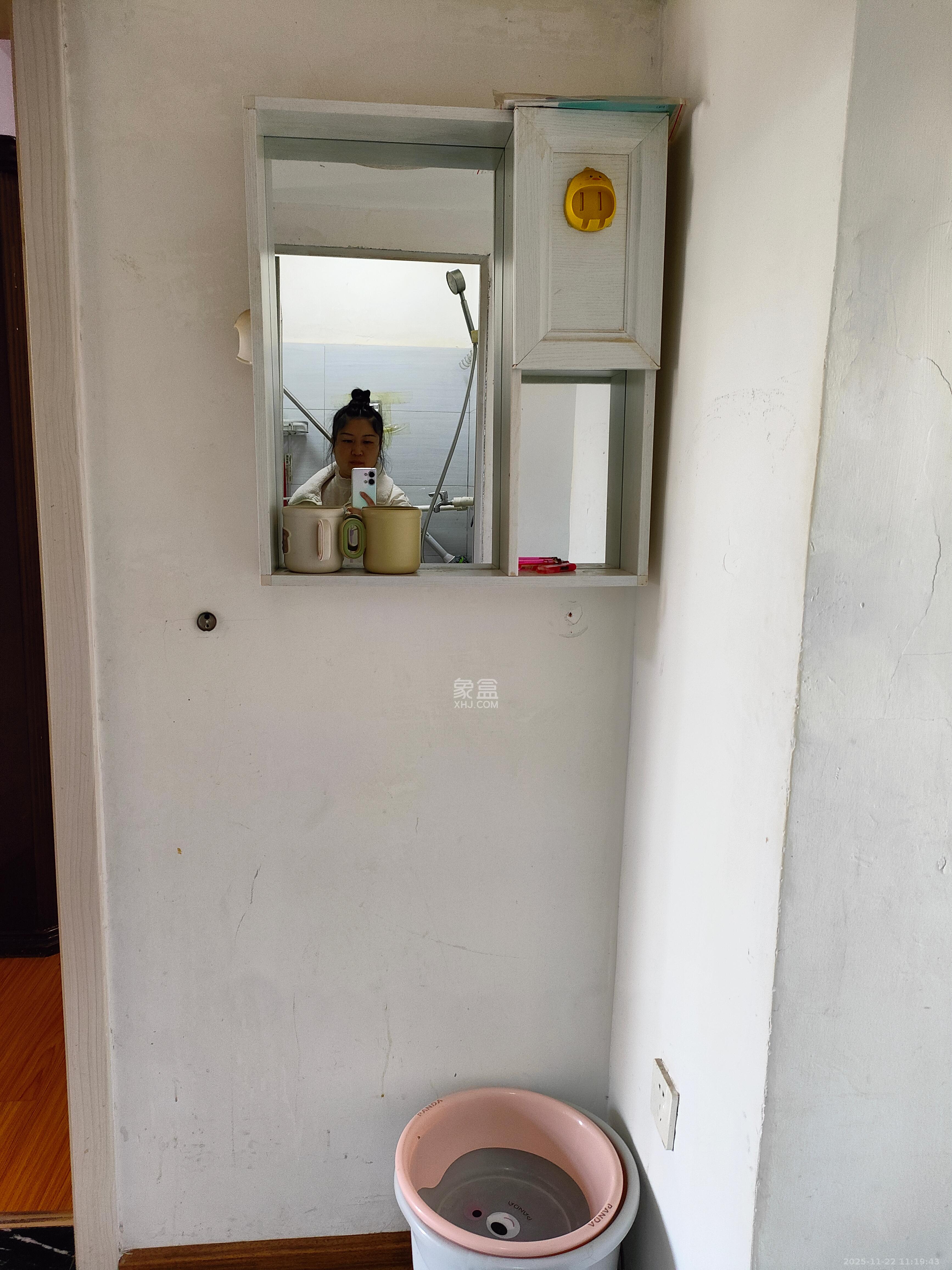 中建五局信和苑三区 1室1厅1卫 1050.0元/月 中建五局信和苑三区 1室1厅1卫 1050.0元/月室内图