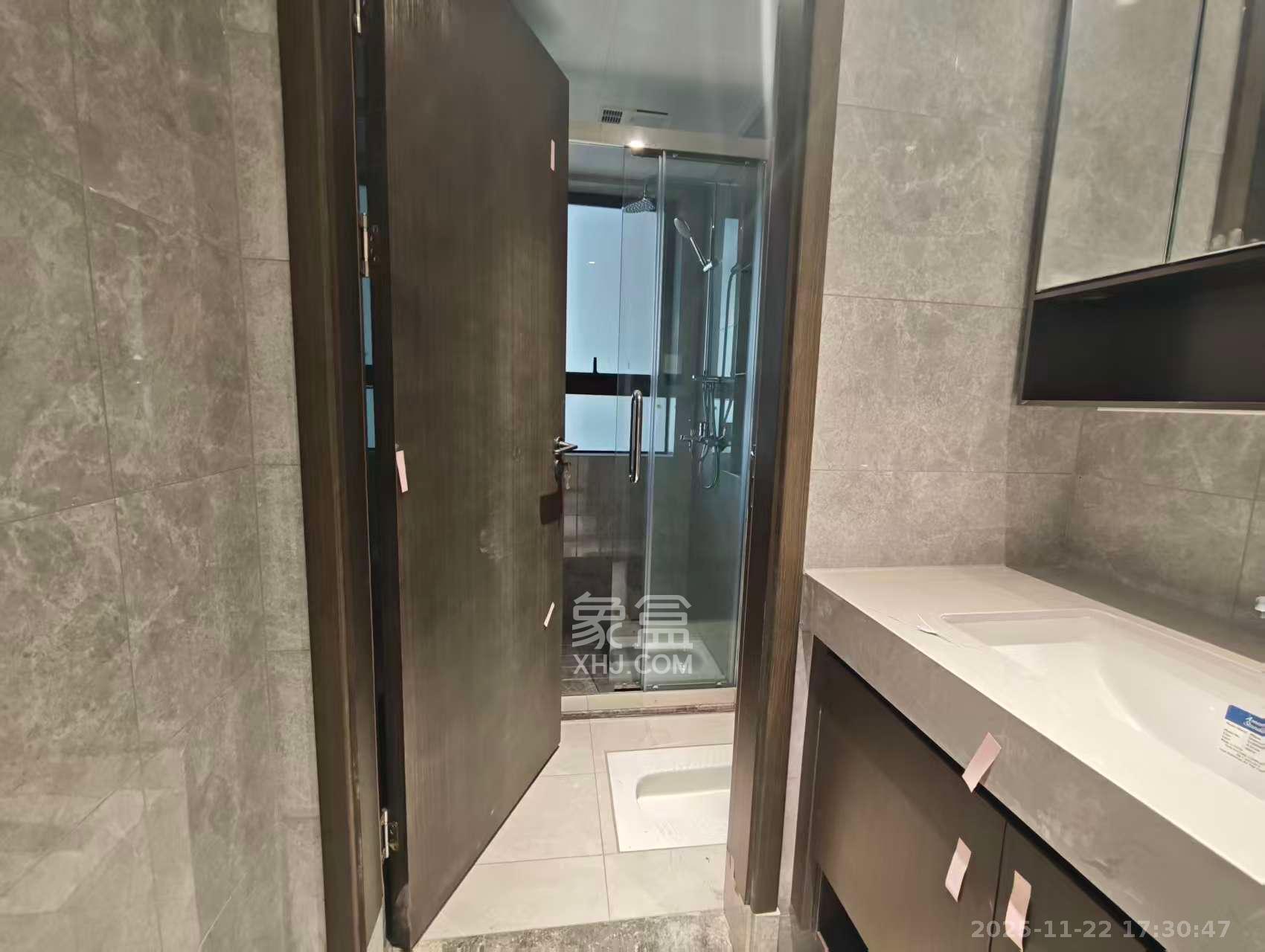 荣盛锦绣学府  3室2厅2卫    2200.0元/月室内图