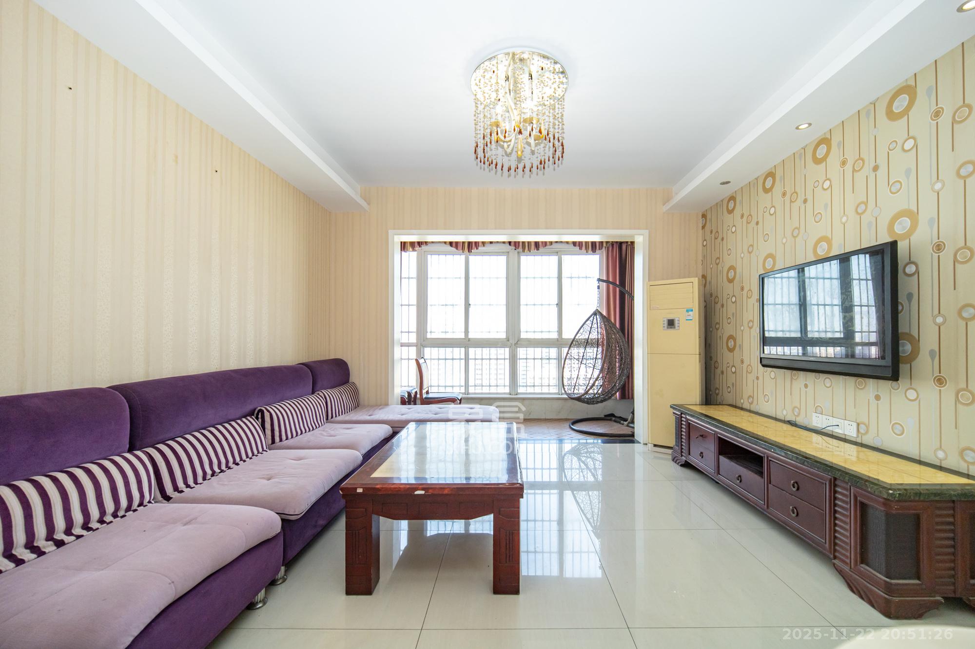 时代星城 3室2厅2卫 82.0万 时代星城 3室2厅2卫 82.0万客厅