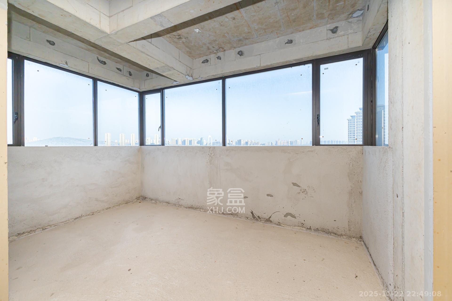 润和湘江天地E区  4室2厅3卫    200.0万阳台