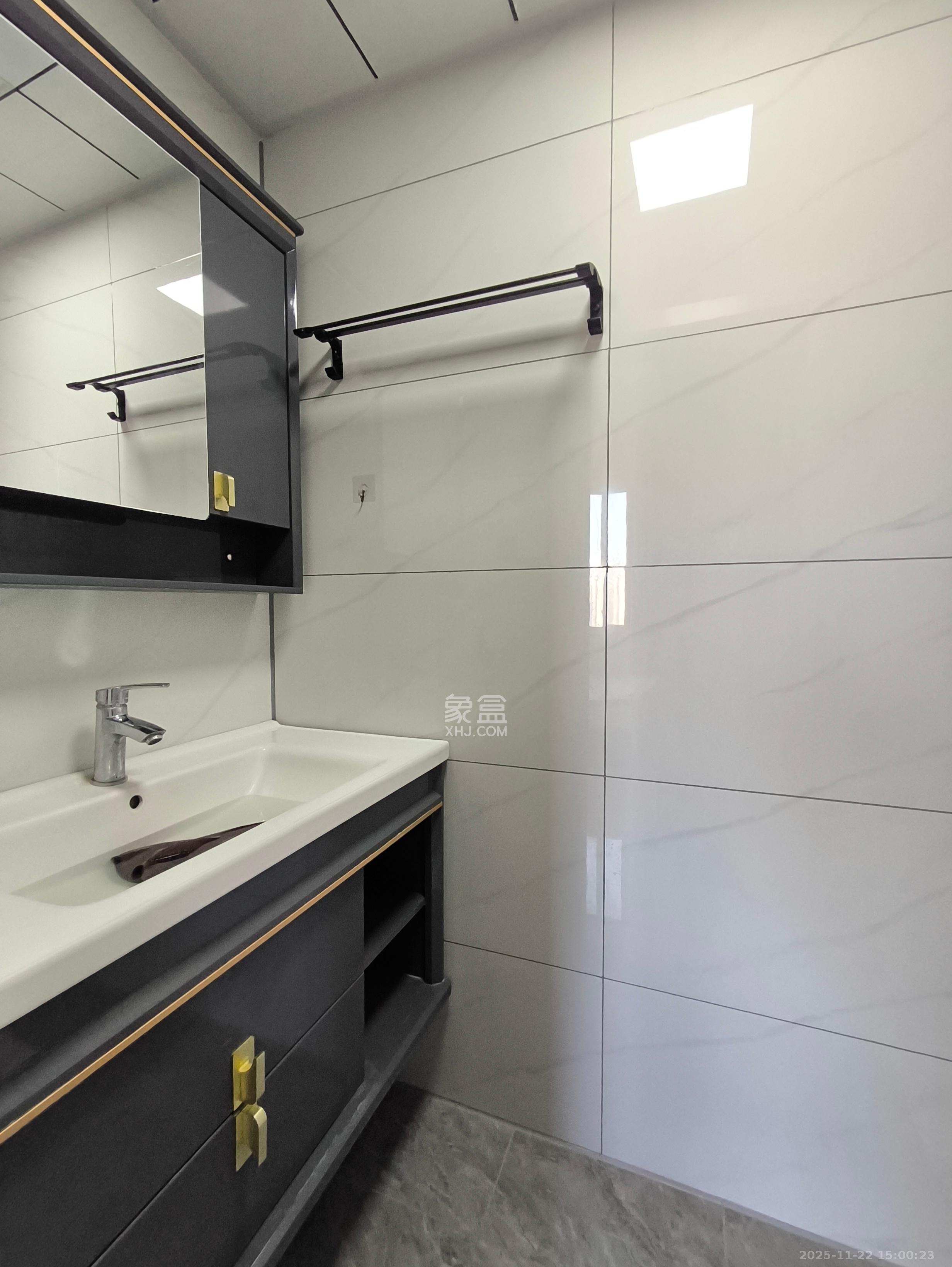 金南家园三期  2室1厅1卫    1800.0元/月室内图