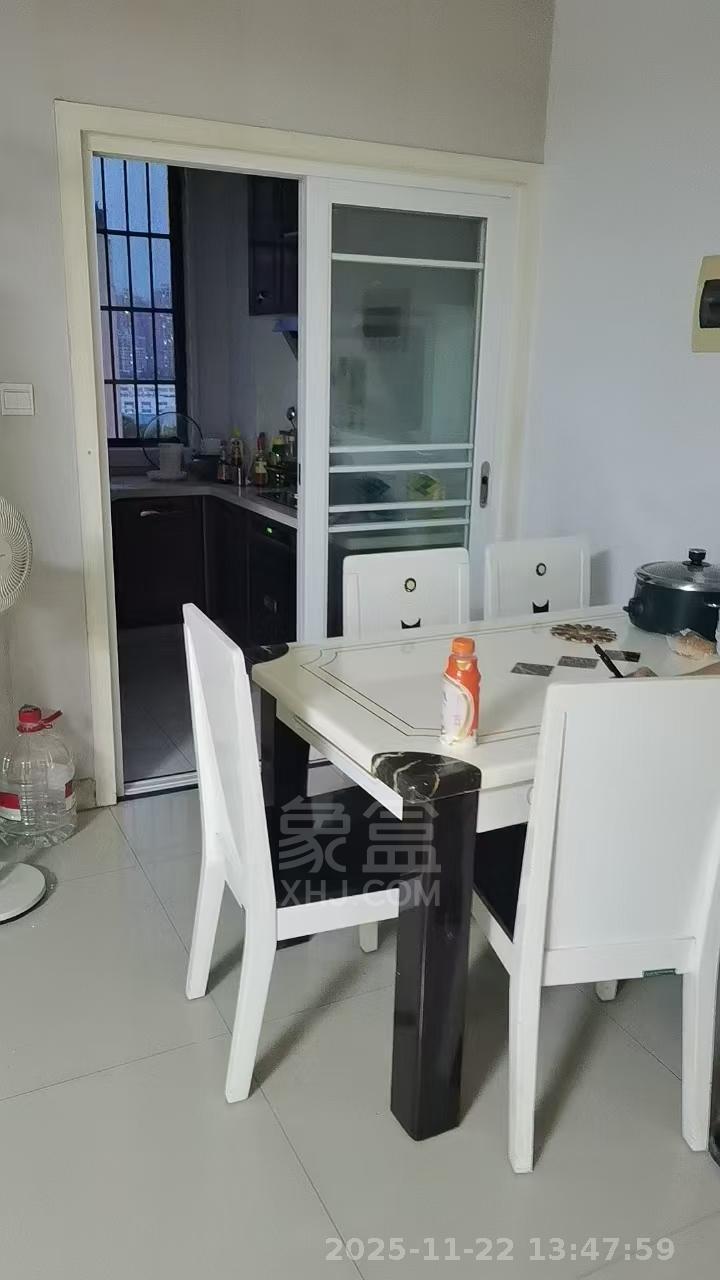 天泉一品  3室2厅2卫    1600.0元/月室内图