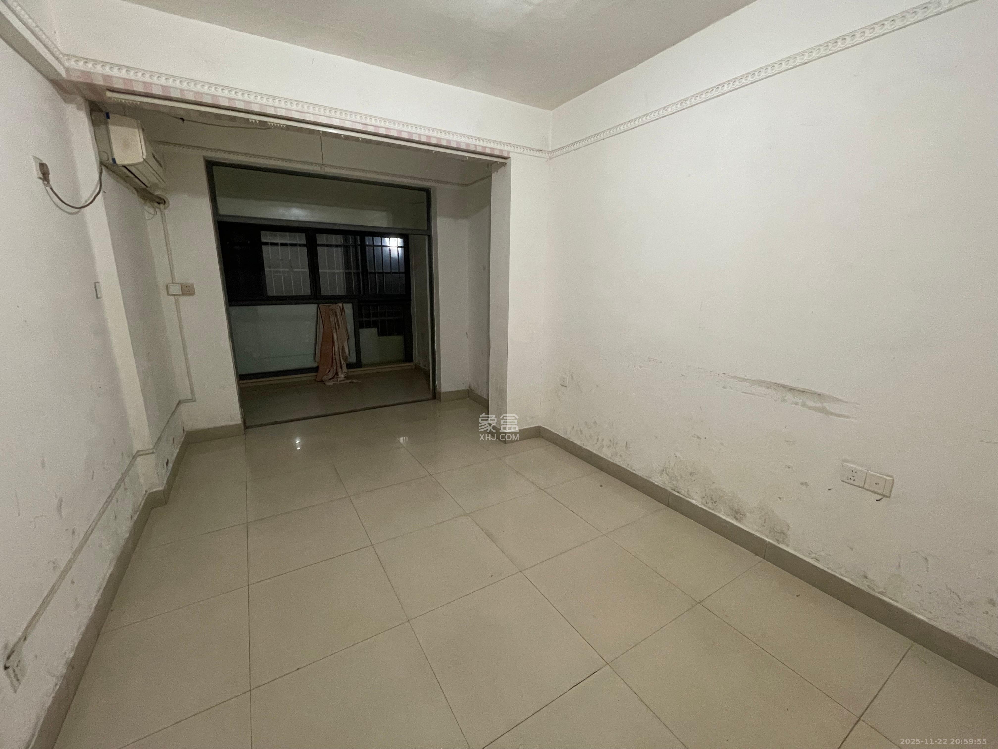 中城丽景香山园 3室2厅2卫 3900.0元/月 中城丽景香山园 3室2厅2卫 3900.0元/月室内图