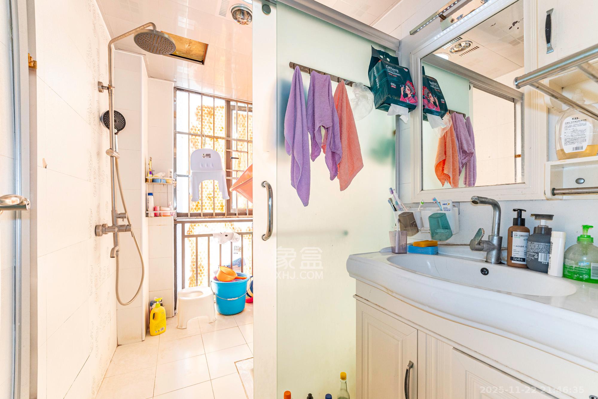 旭辉华庭 2室2厅1卫 42.0万 旭辉华庭 2室2厅1卫 42.0万卫生间