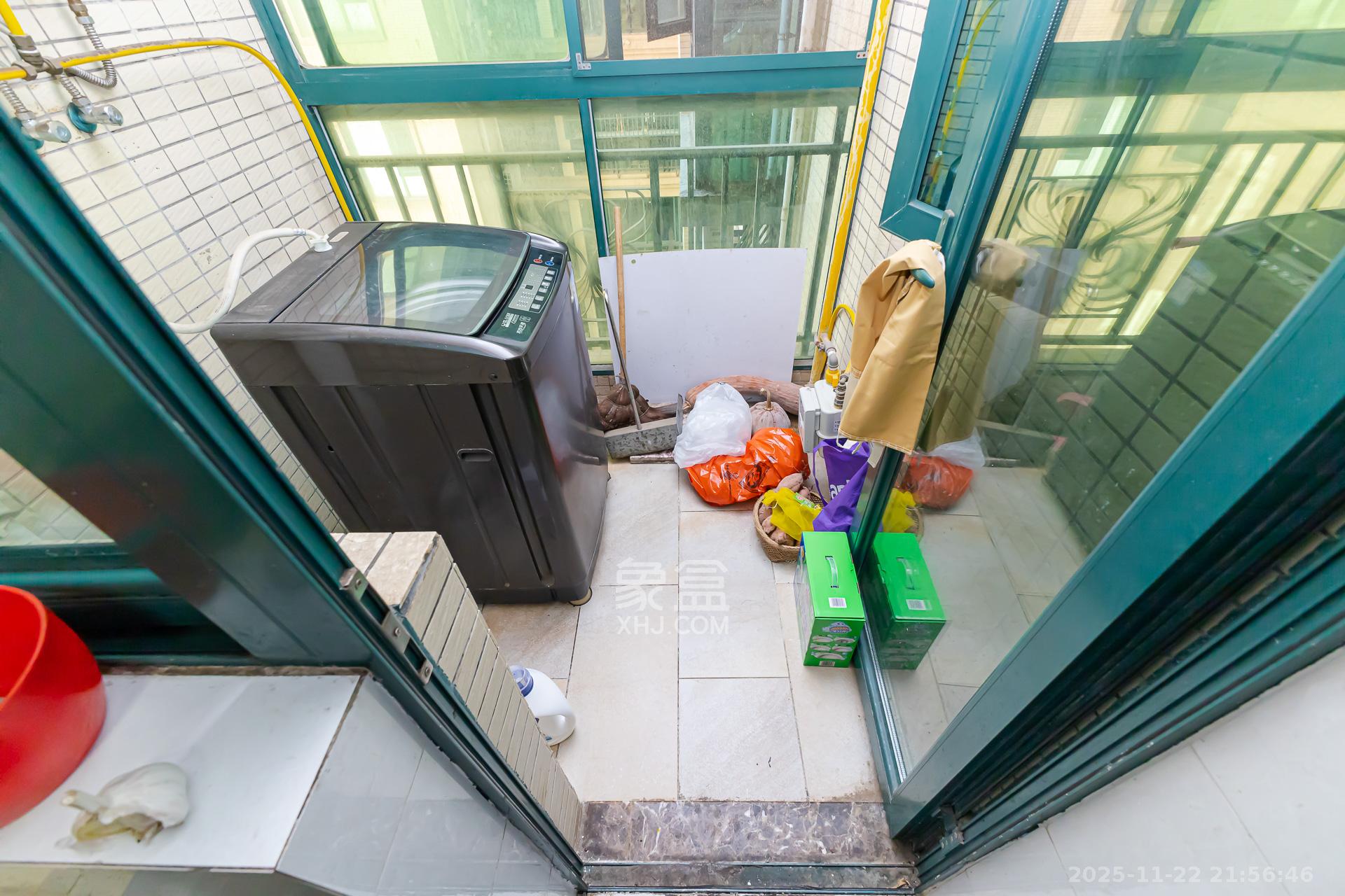 恒大名都 4室2厅2卫 72.0万 恒大名都 4室2厅2卫 72.0万阳台