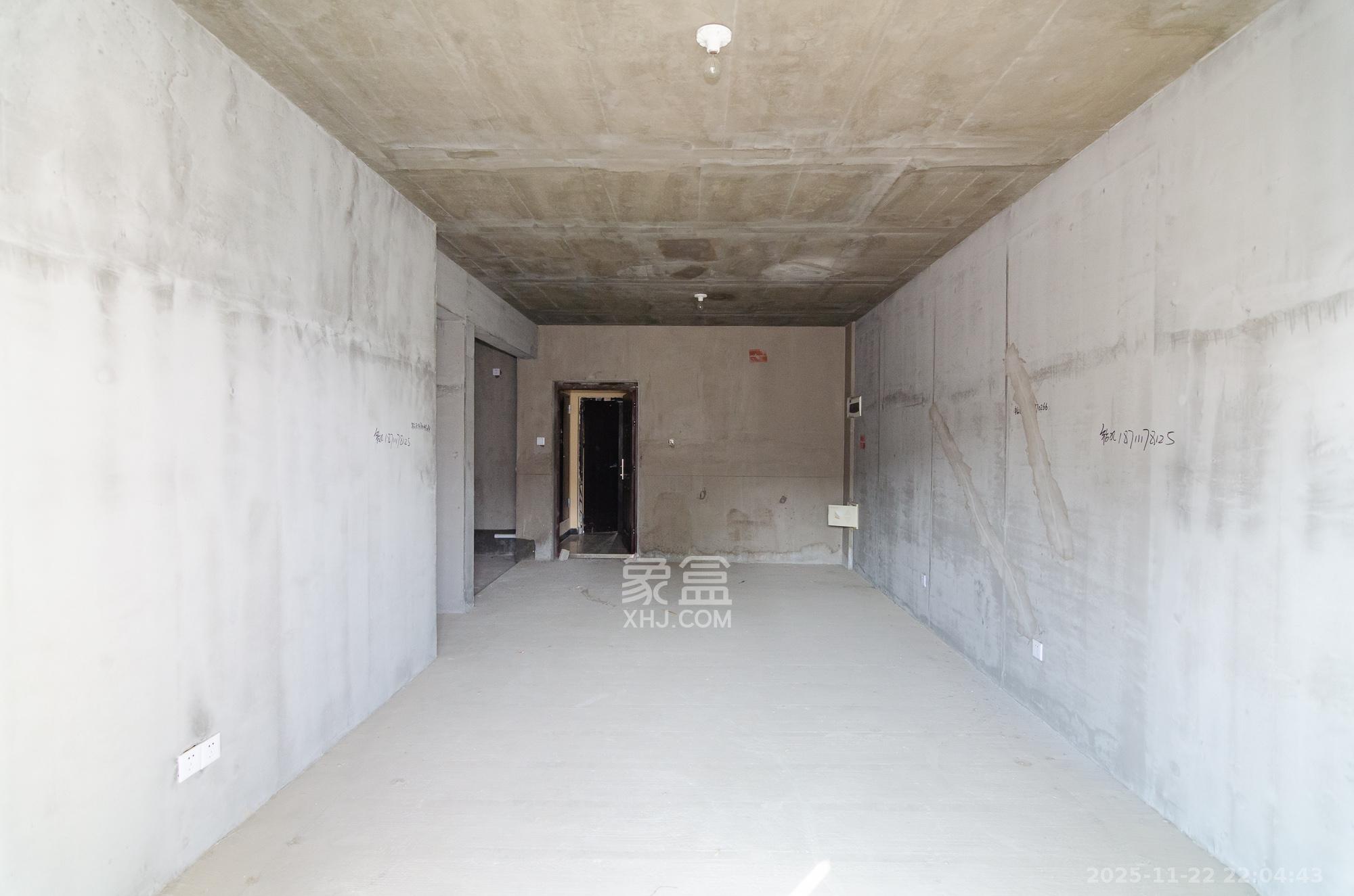 澳海澜庭 3室2厅1卫 58.0万 澳海澜庭 3室2厅1卫 58.0万客厅