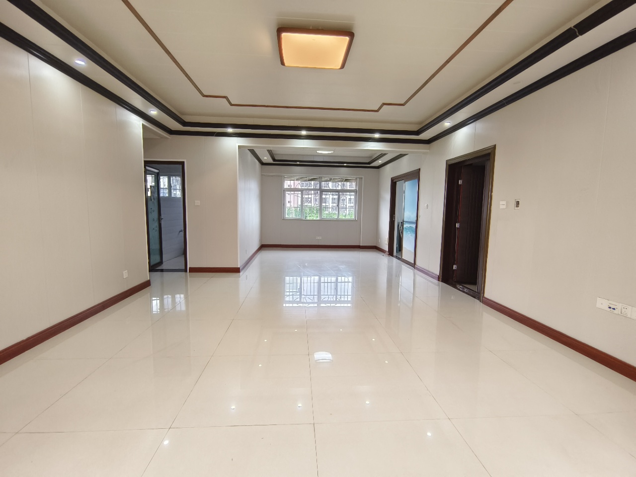 八一小区  3室2厅2卫    3200.0元/月室内图