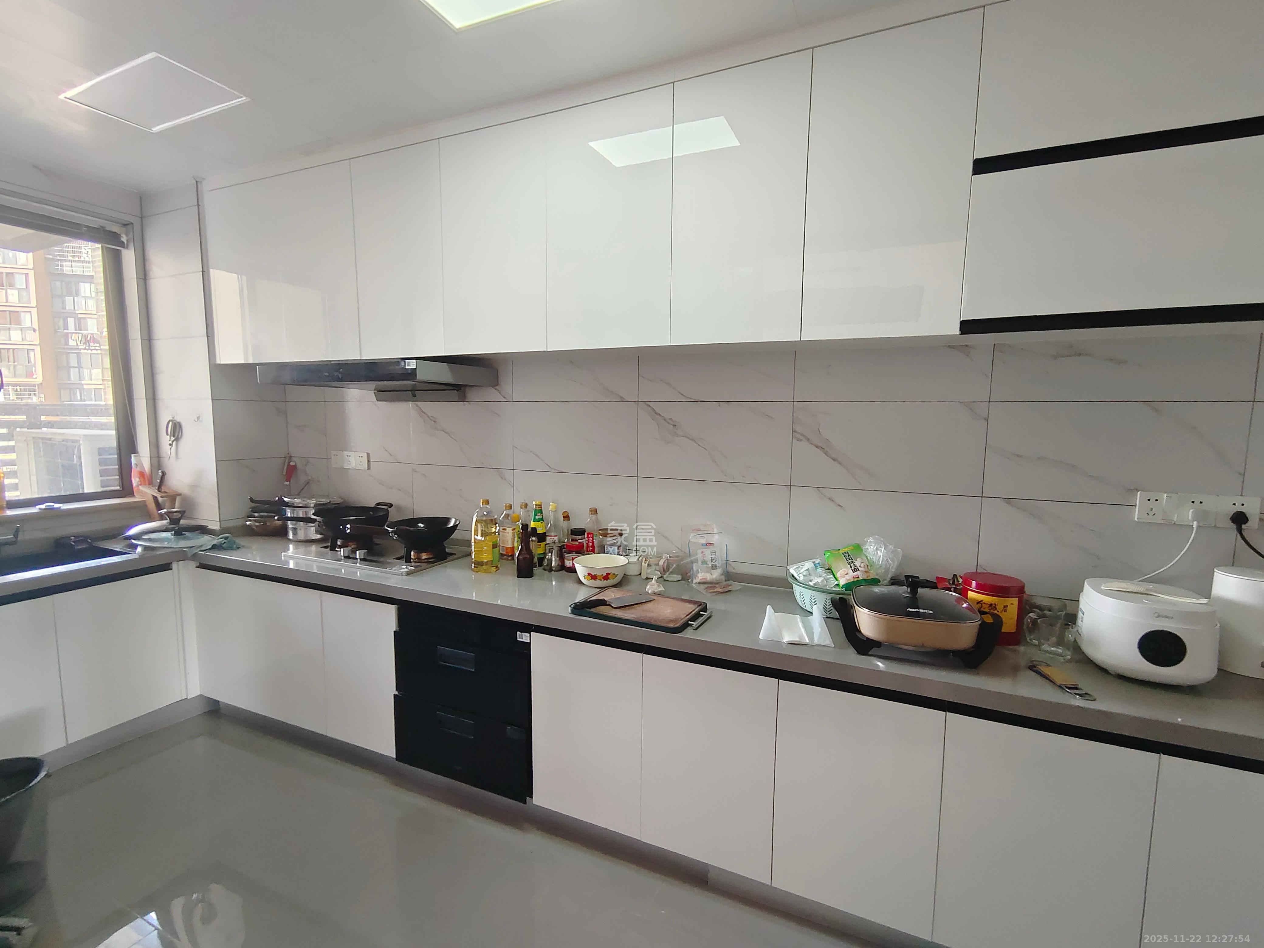 恩瑞御西湖  4室2厅3卫    6000.0元/月室内图