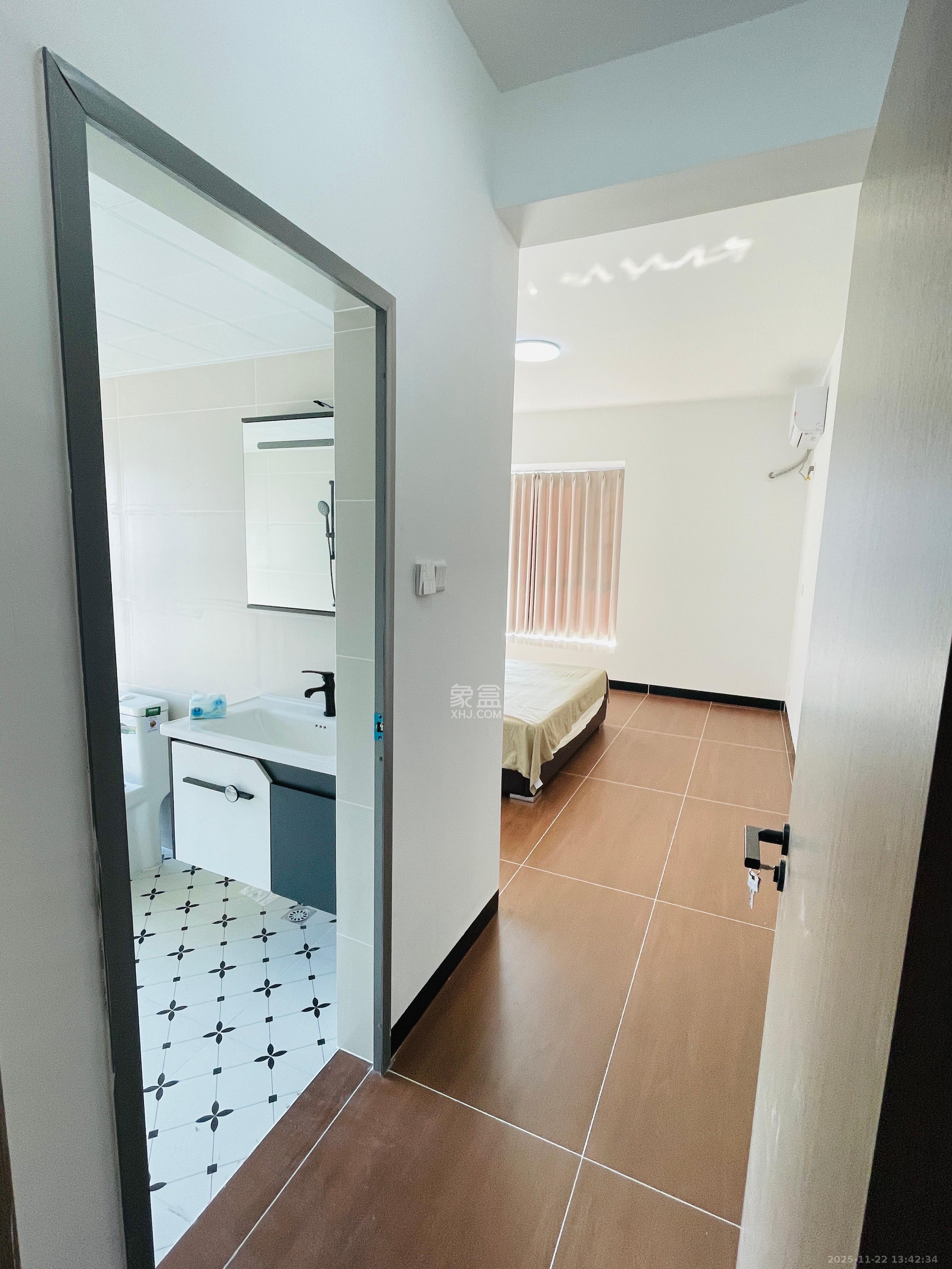 勤诚达新界  5室2厅2卫    3000.0元/月室内图