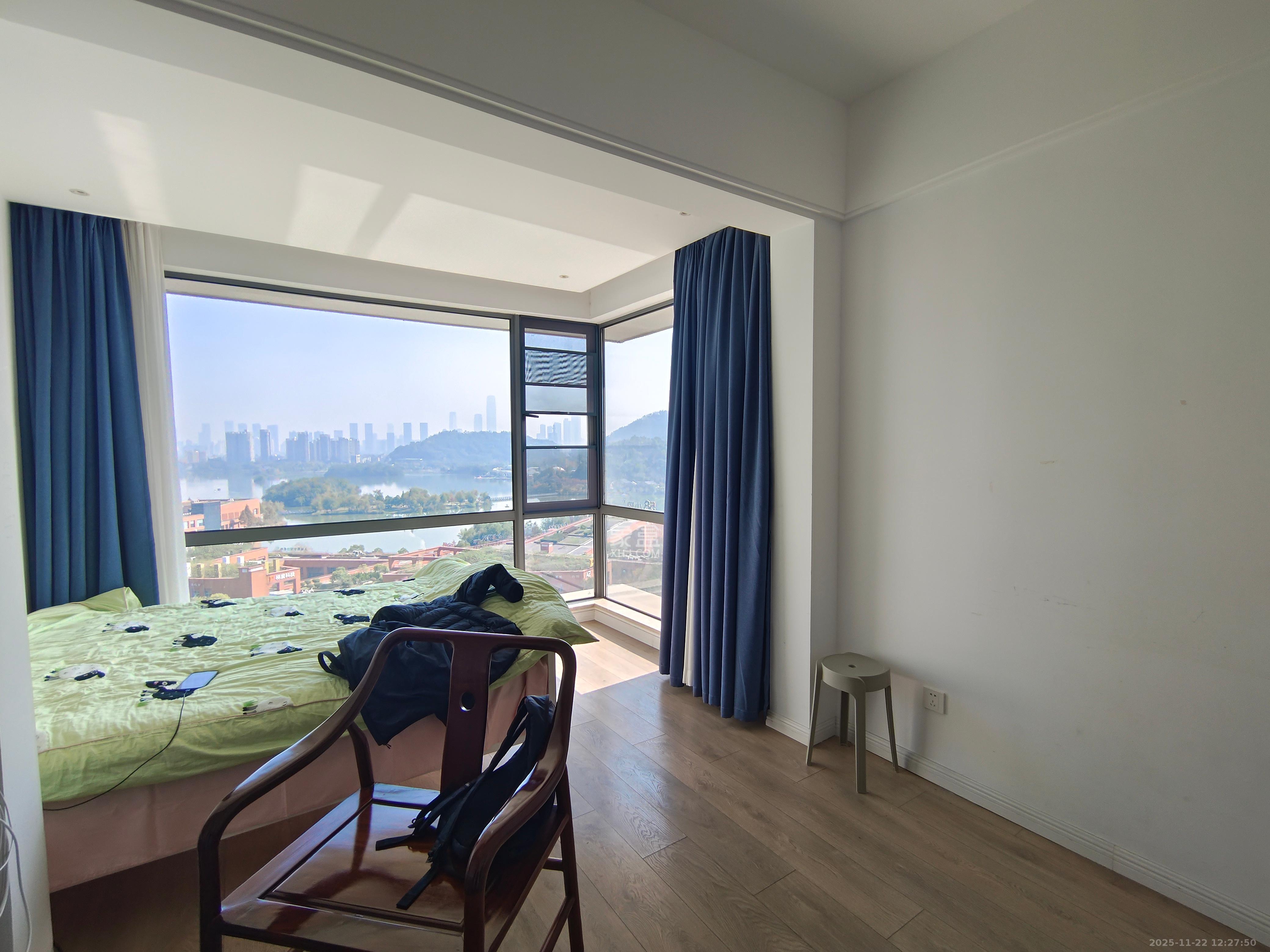 恩瑞御西湖  4室2厅3卫    6000.0元/月室内图