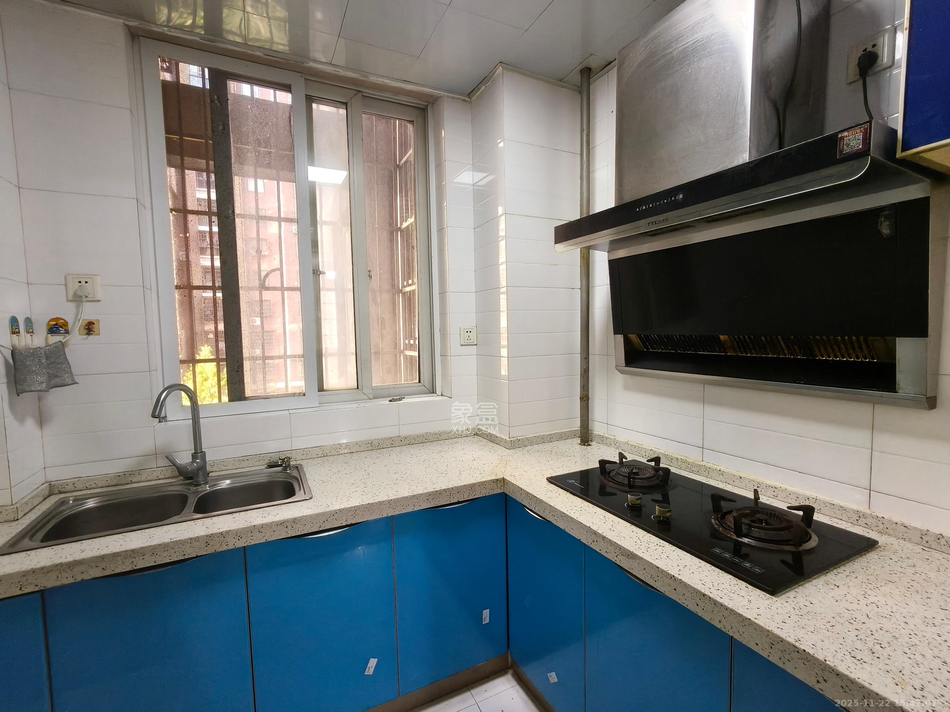 香槟小镇(香槟花苑）  3室2厅1卫    1600.0元/月室内图