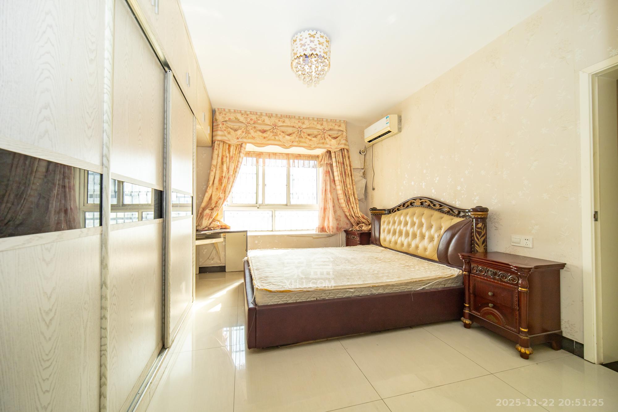 时代星城  3室2厅2卫    82.0万卧室