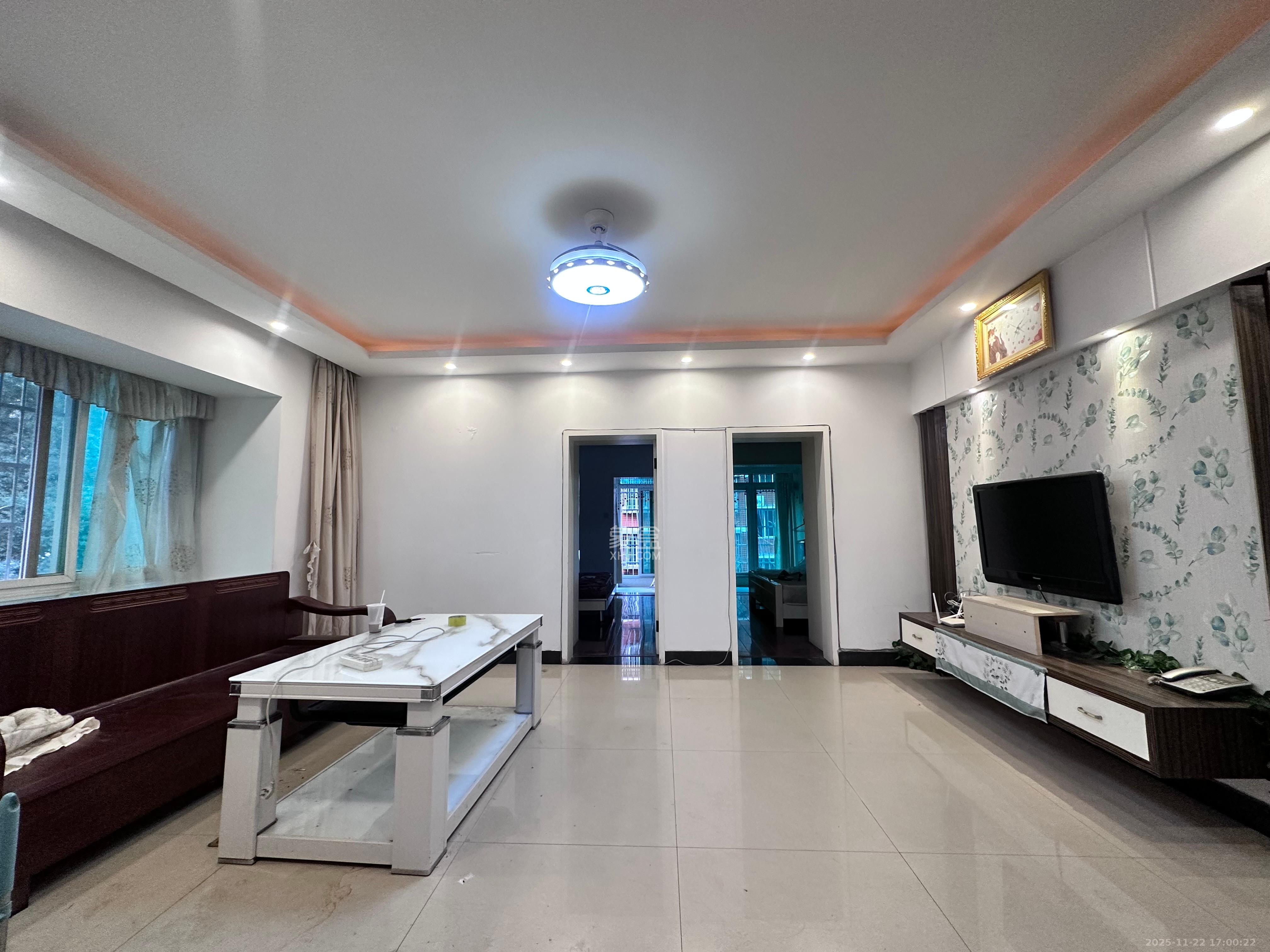 广泰家园  3室2厅2卫    2000.0元/月