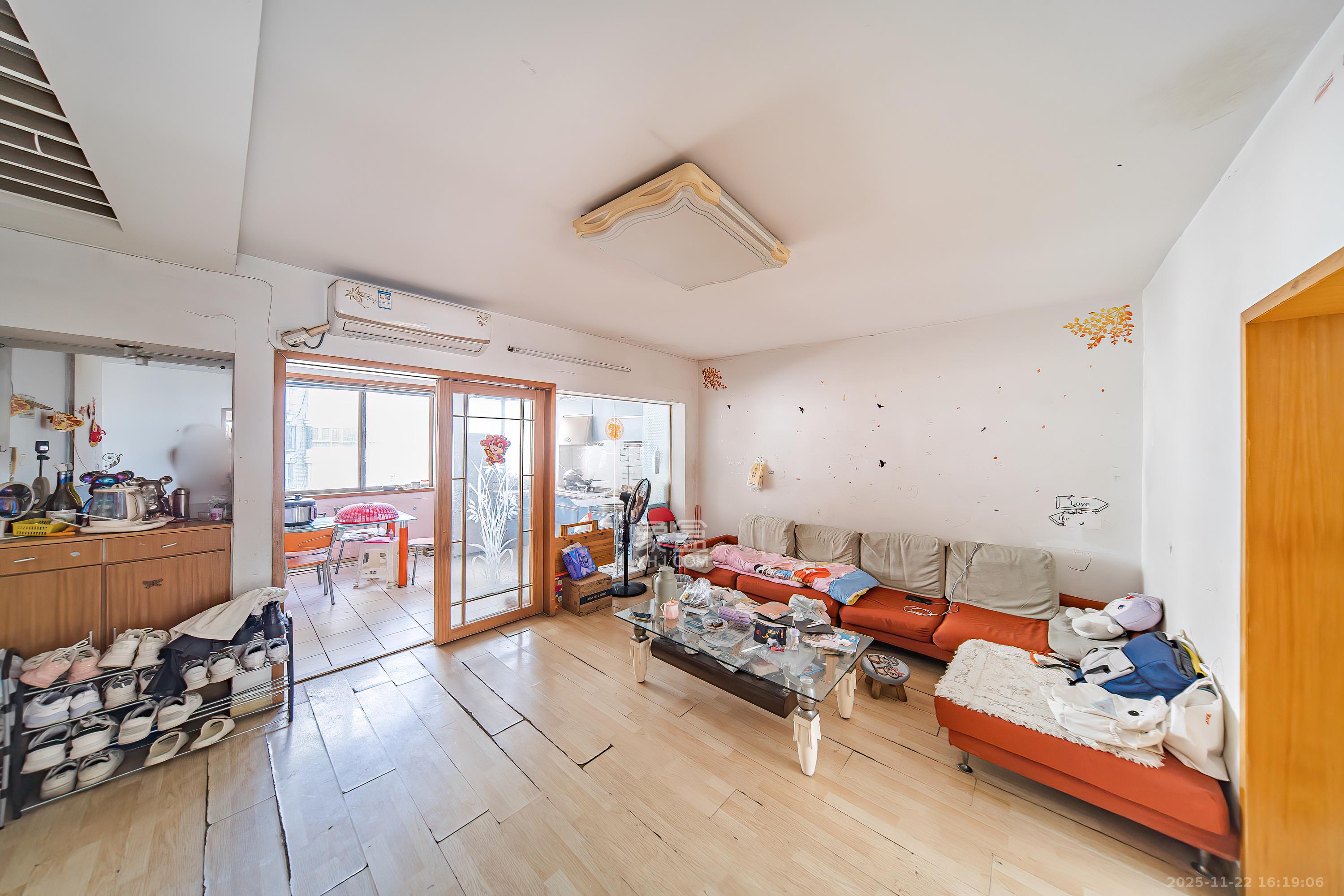 新家园  2室2厅1卫    51.8万客厅