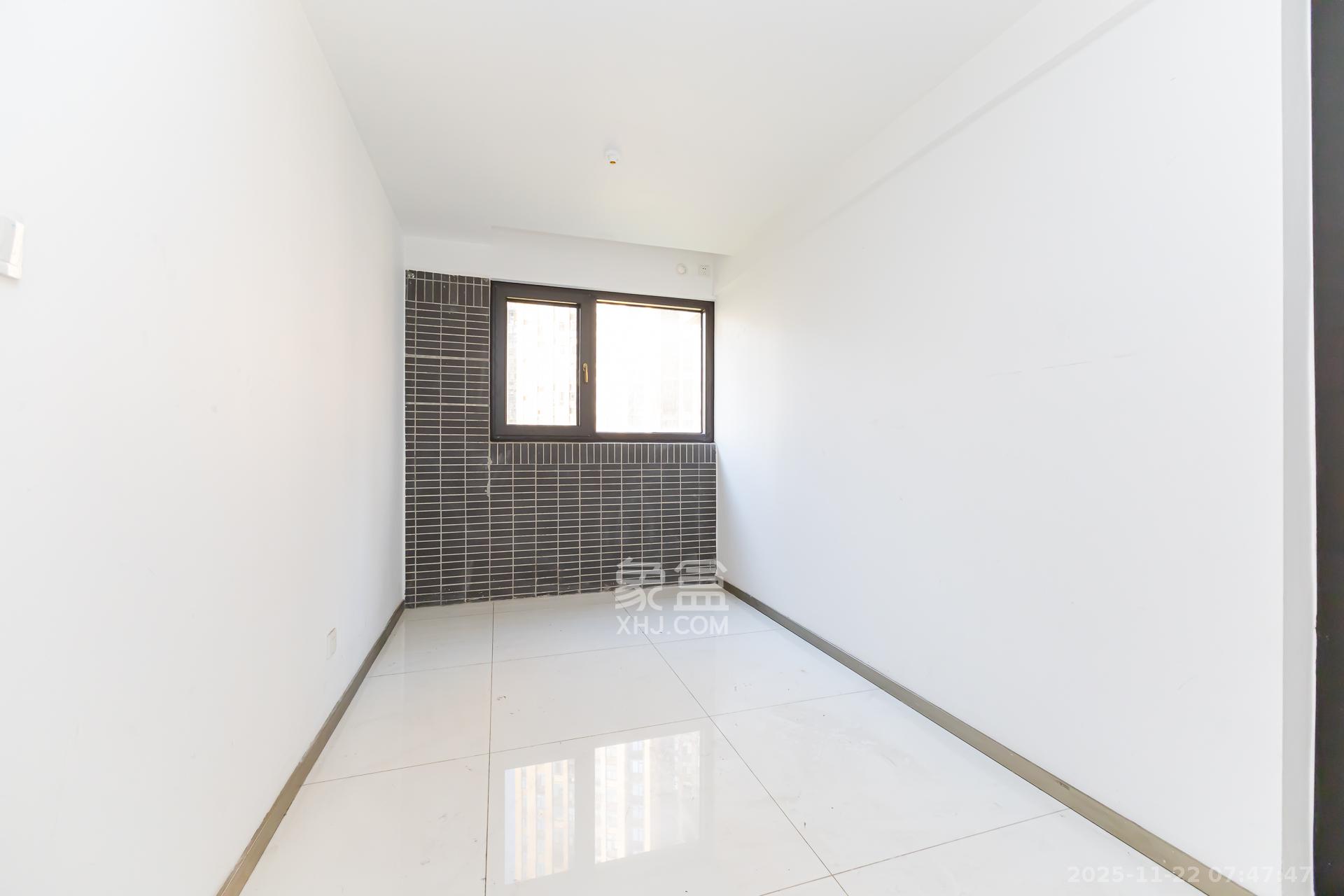 时代倾城三期  4室2厅2卫    91.8万卧室