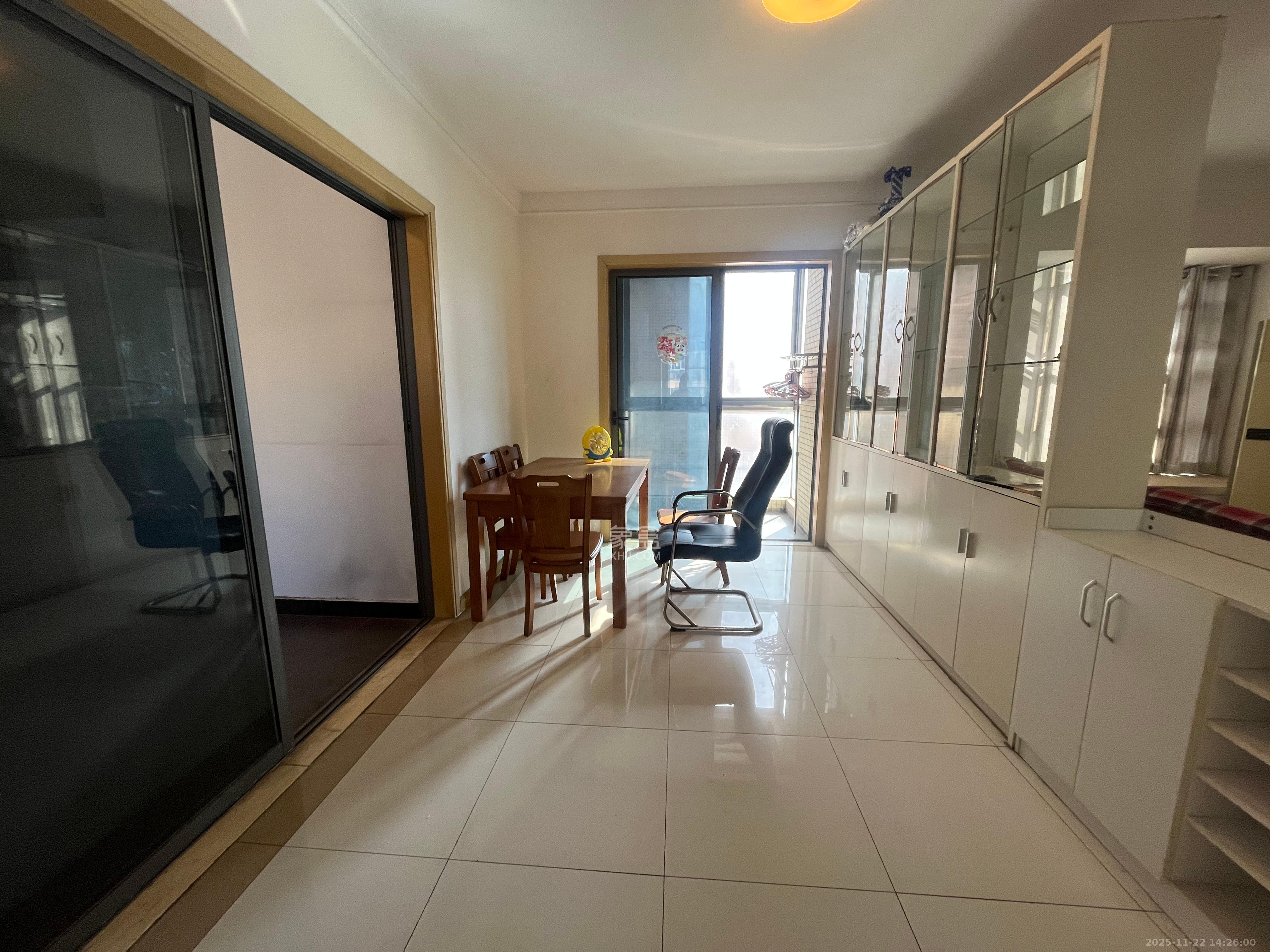 珠江花城三期锦鲤  3室2厅1卫    2300.0元/月室内图