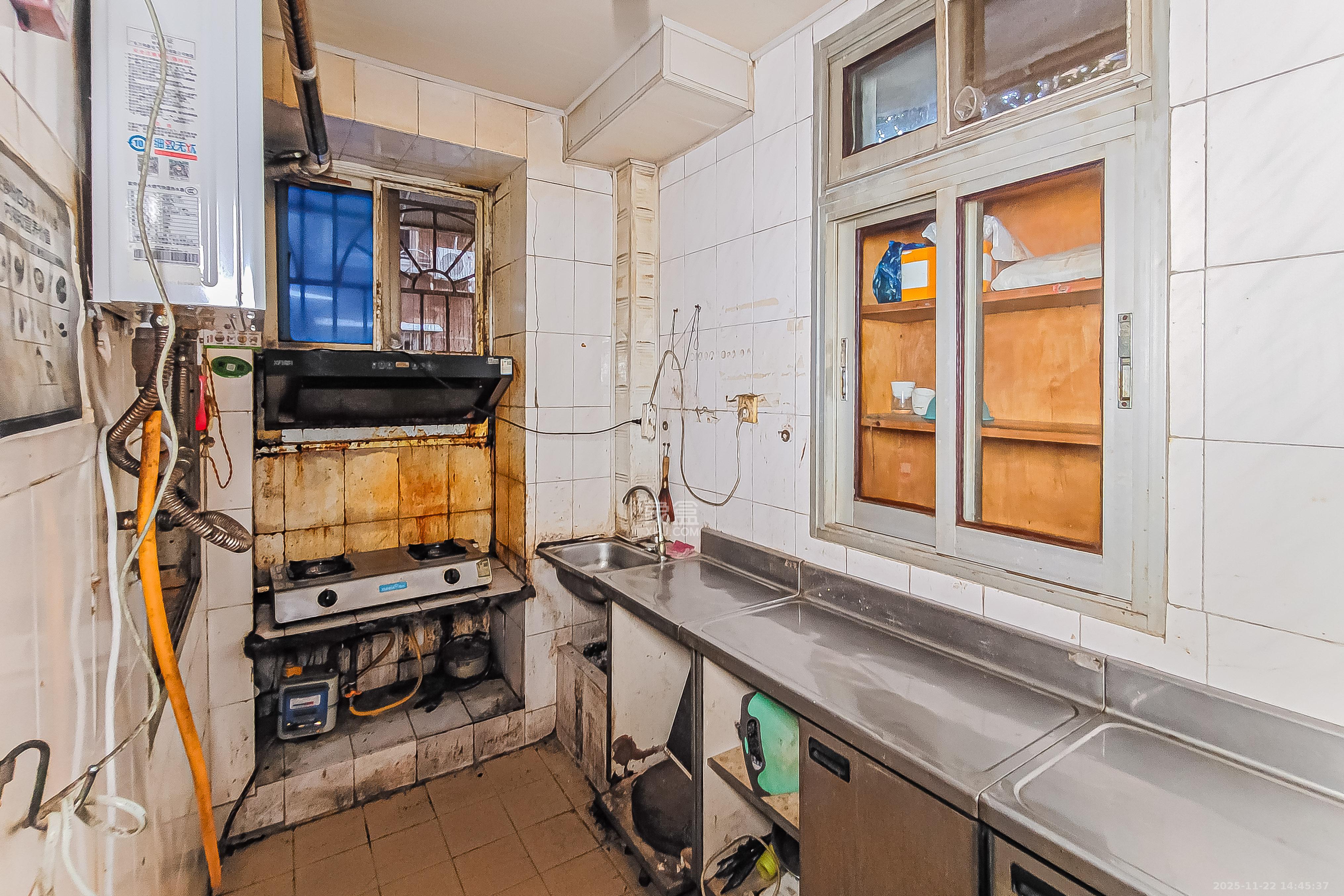 长岭包装宿舍 3室2厅1卫 51.8万 长岭包装宿舍 3室2厅1卫 51.8万厨房