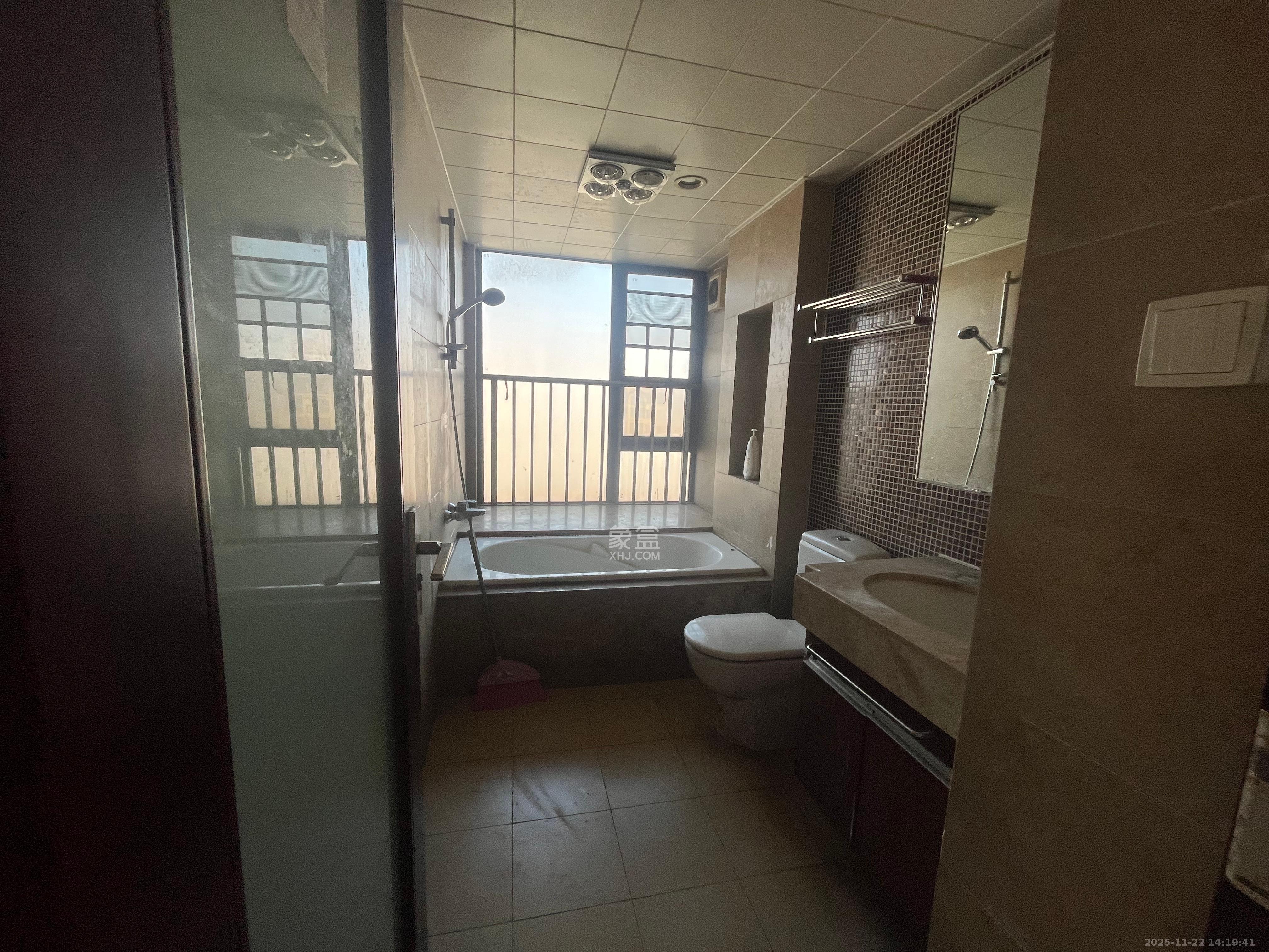 珠江花城三期锦鲤 3室2厅1卫 2500.0元/月 珠江花城三期锦鲤 3室2厅1卫 2500.0元/月室内图