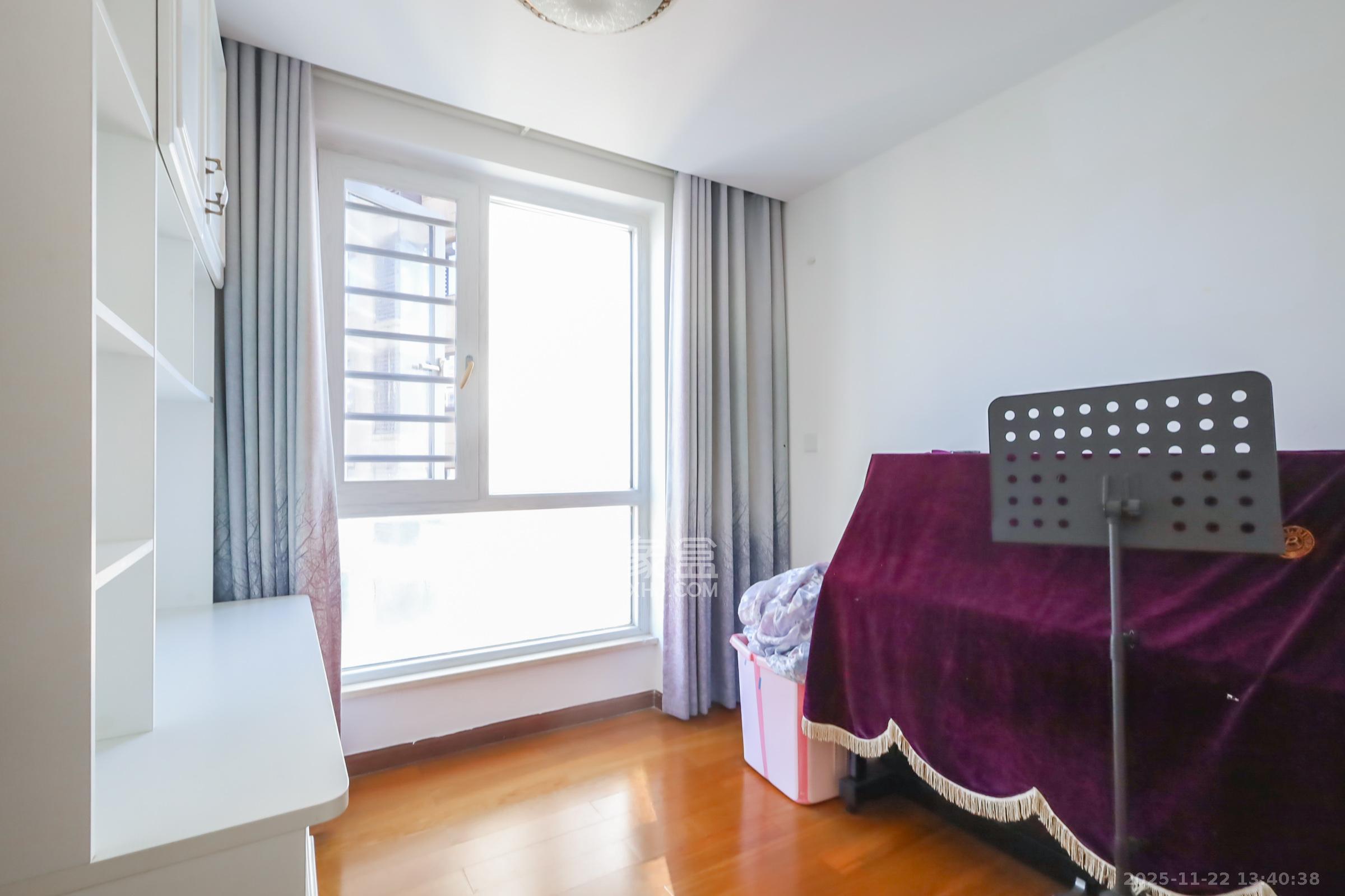 保利西海岸A区 4室2厅2卫 255.0万 保利西海岸A区 4室2厅2卫 255.0万卧室