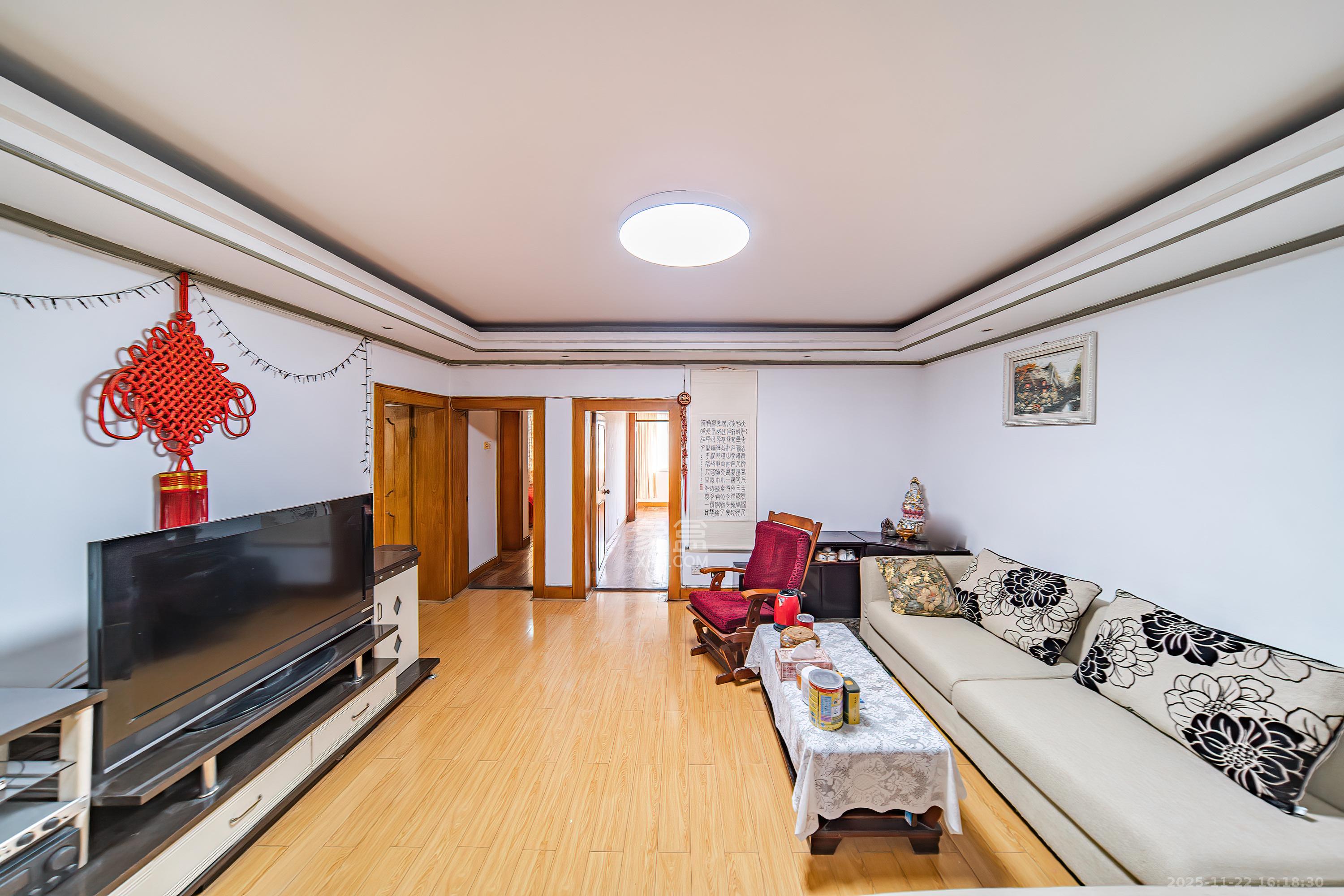 华侨公寓（九家湾）  3室2厅2卫    89.0万