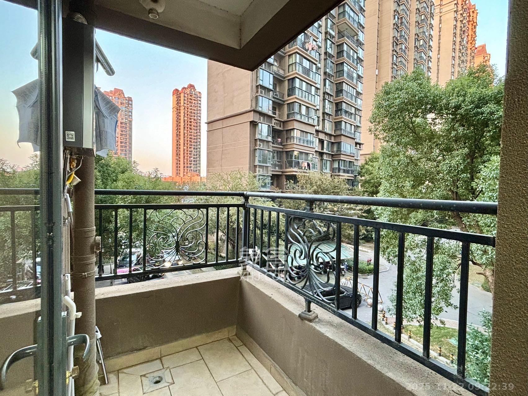 恒大江湾  3室2厅2卫    3180.0元/月室内图