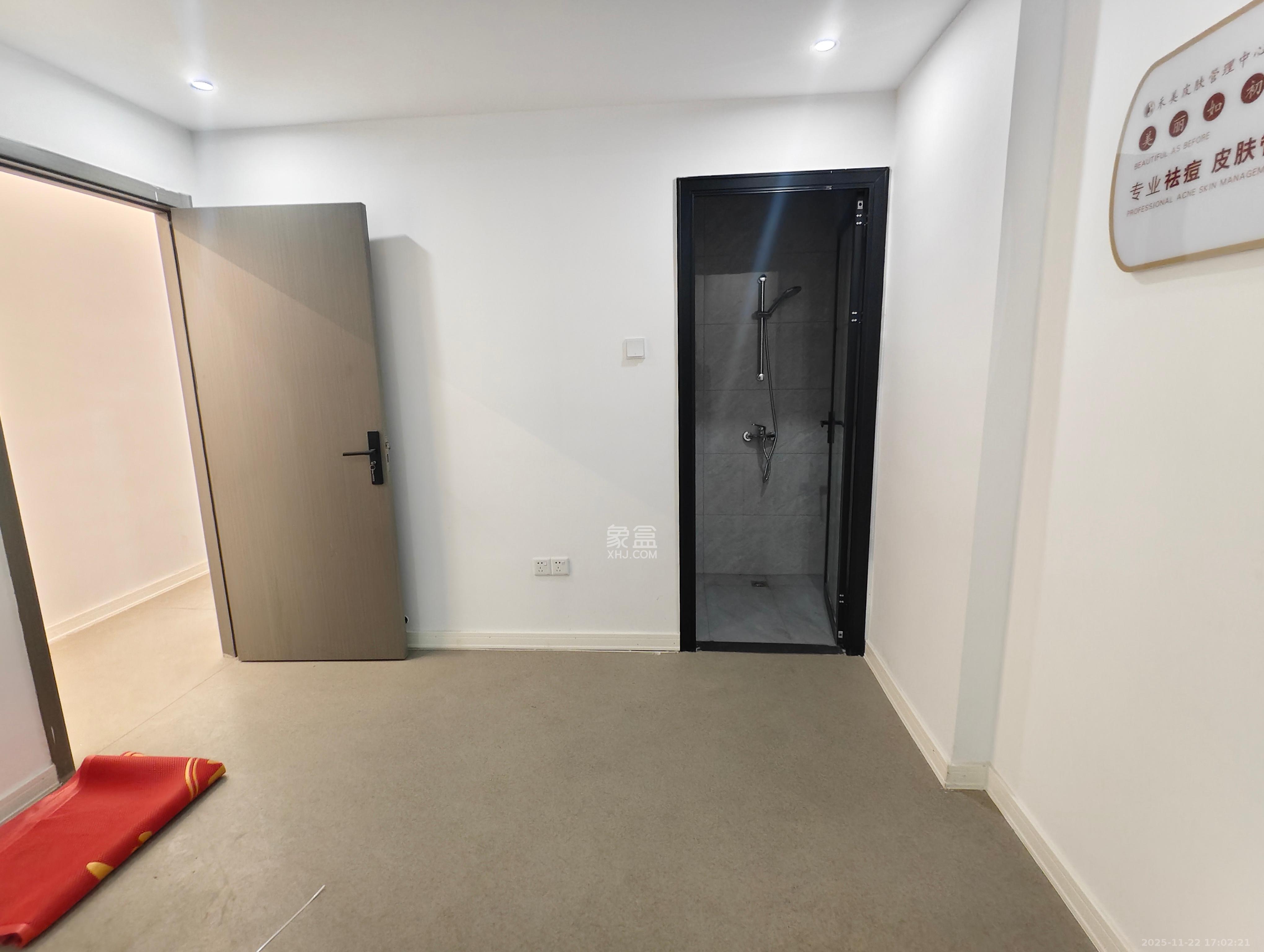 华润凤凰城三期   70.0㎡      2000.0元/月室内图