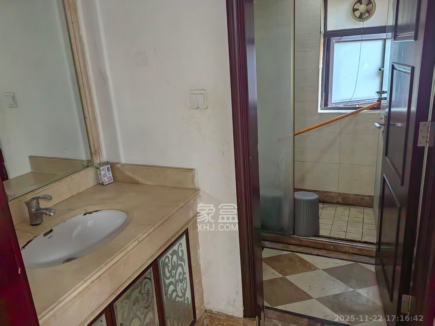 中海国际一期 3室2厅2卫 1600.0元/月 中海国际一期 3室2厅2卫 1600.0元/月室内图