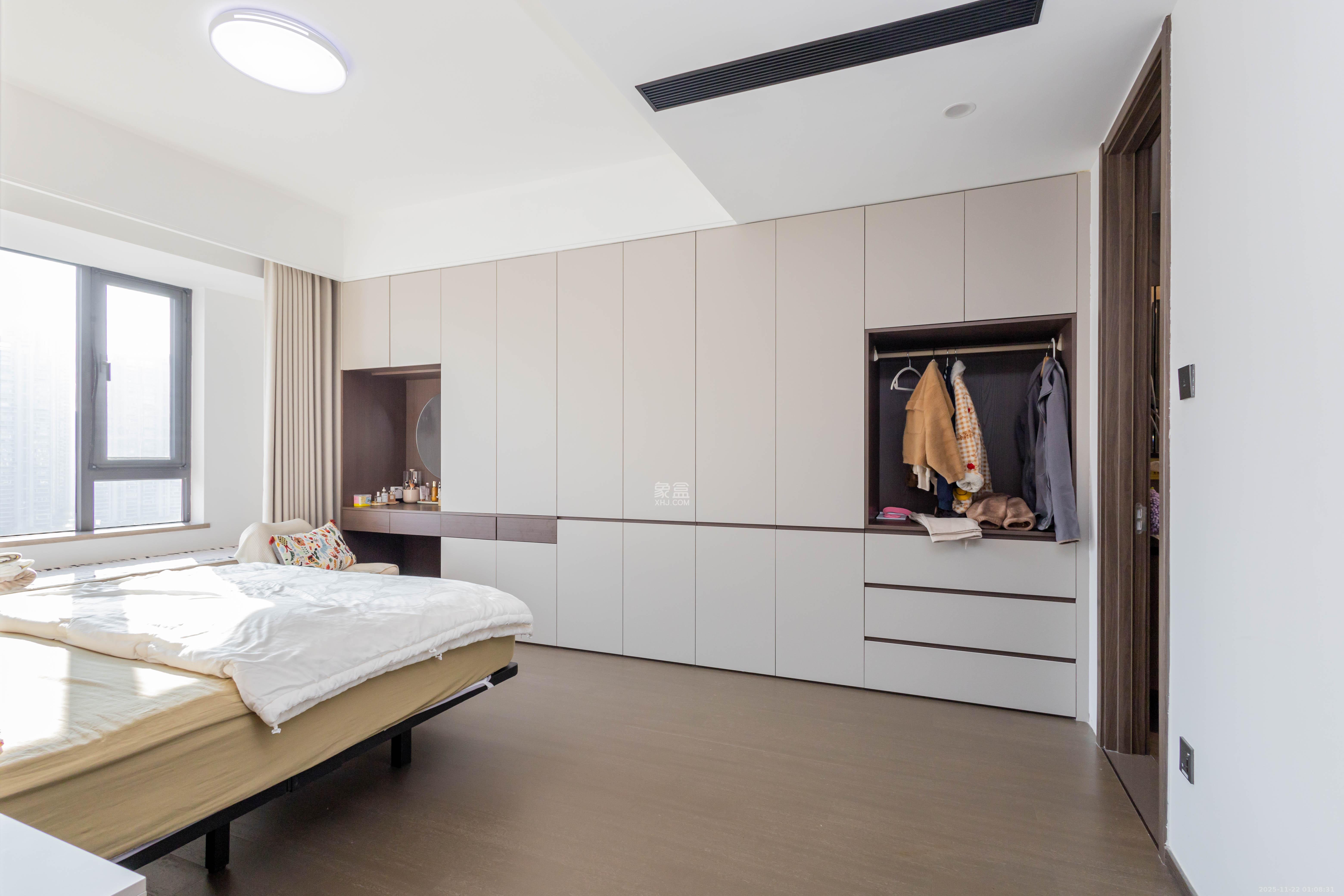 龙湖天璞  4室2厅2卫    268.0万卧室