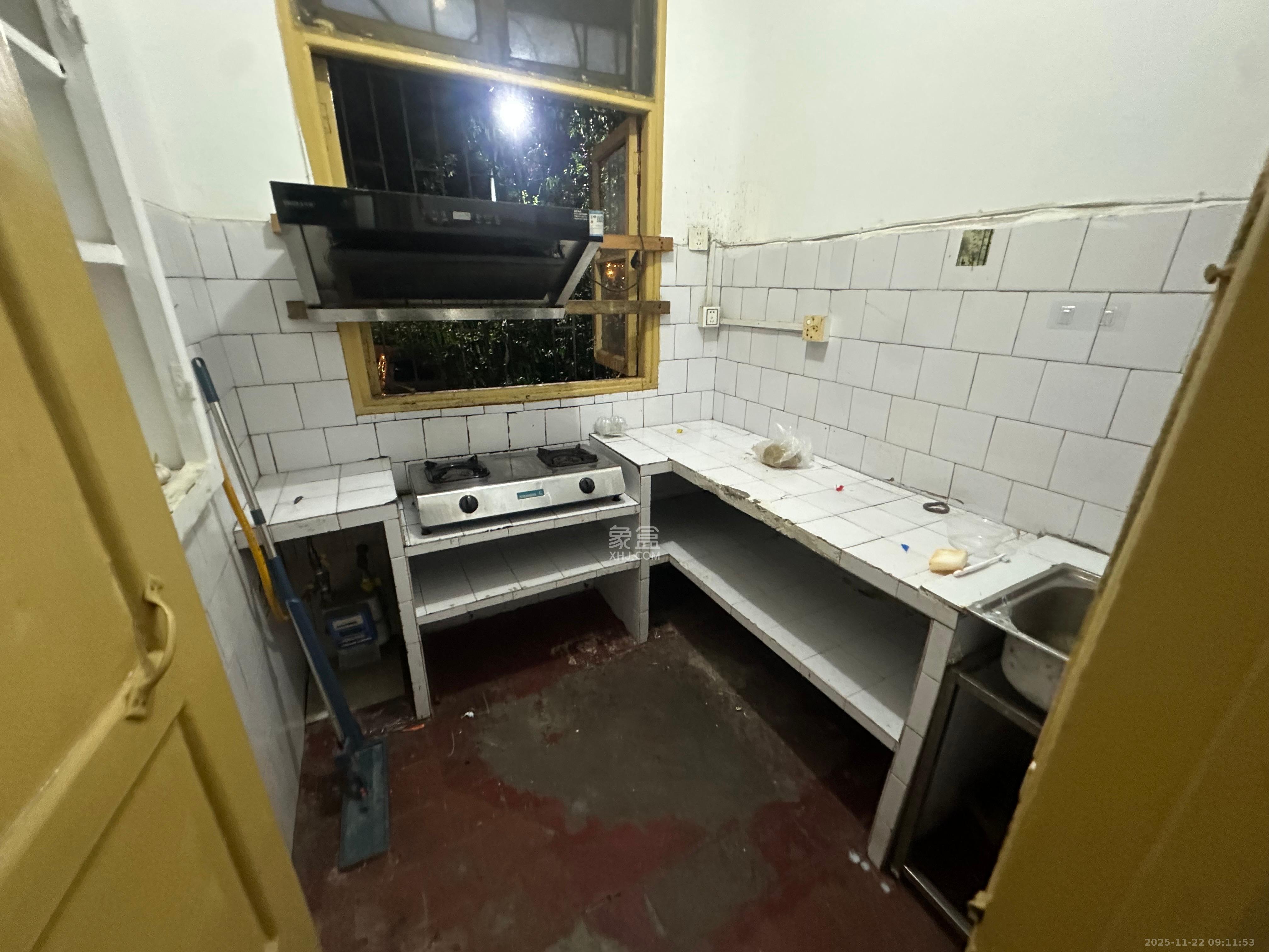 老鸦冲小区  1室1厅1卫    1300.0元/月室内图