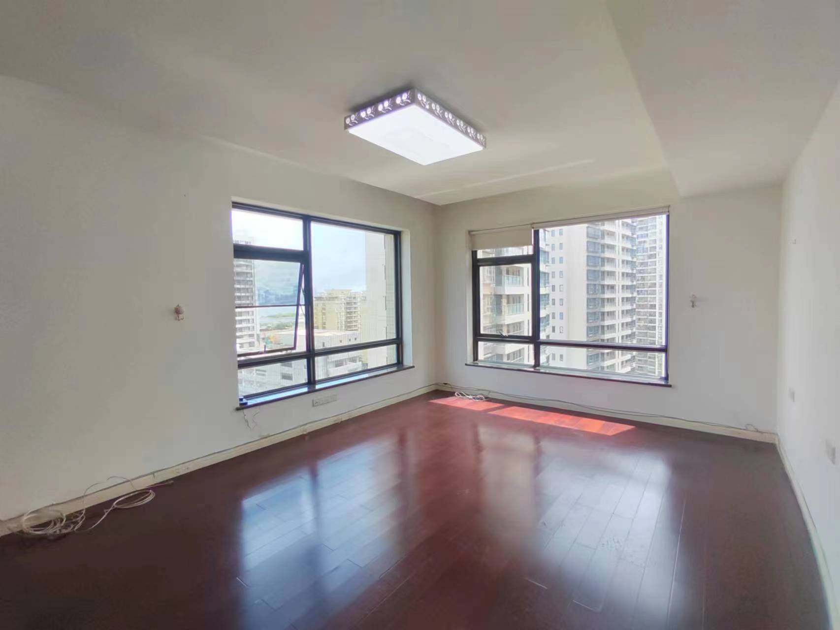 紫荆信息公寓  5室2厅2卫    11000.0元/月室内图