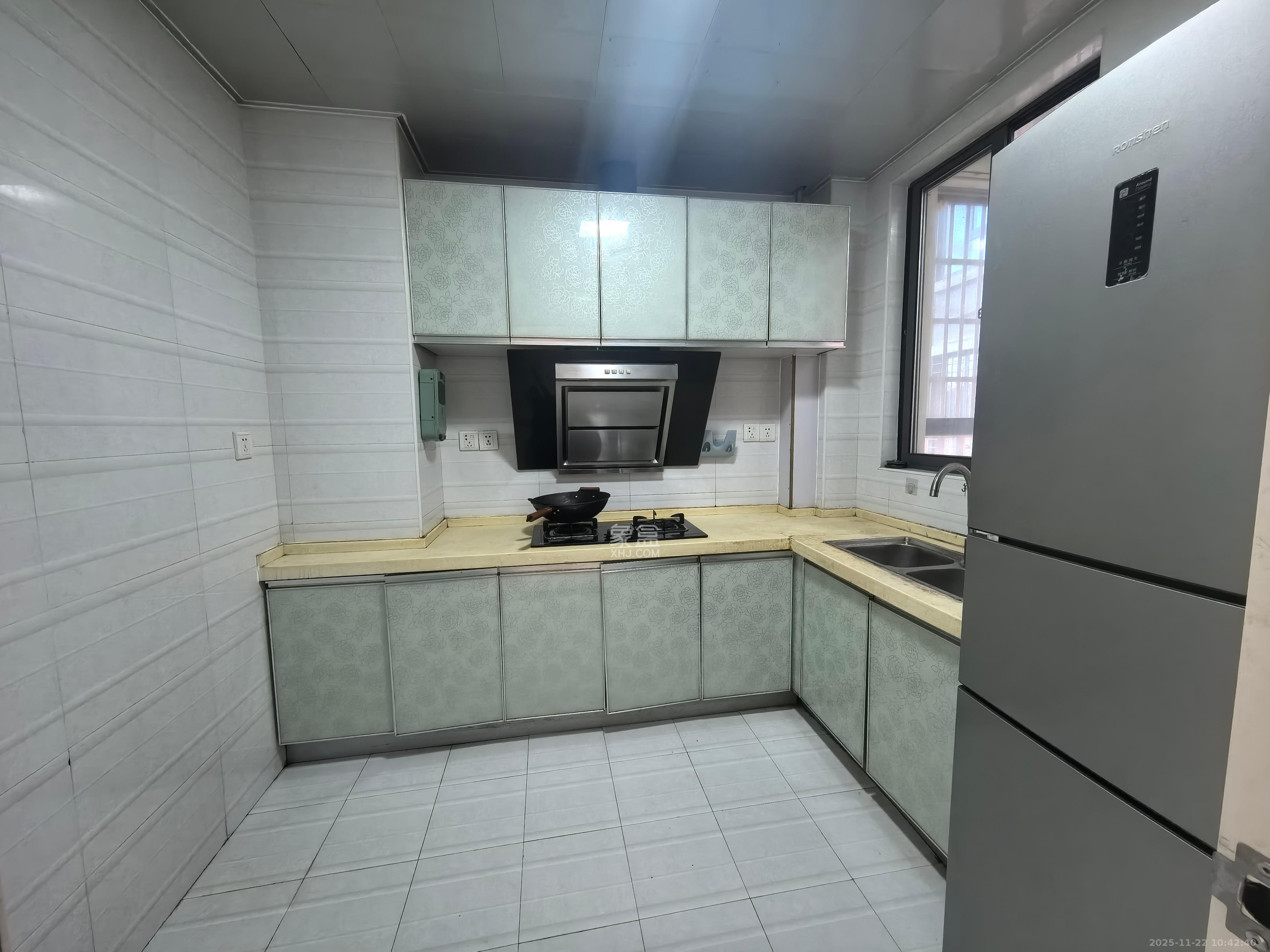 华润凤凰城二期  3室2厅1卫    1800.0元/月室内图