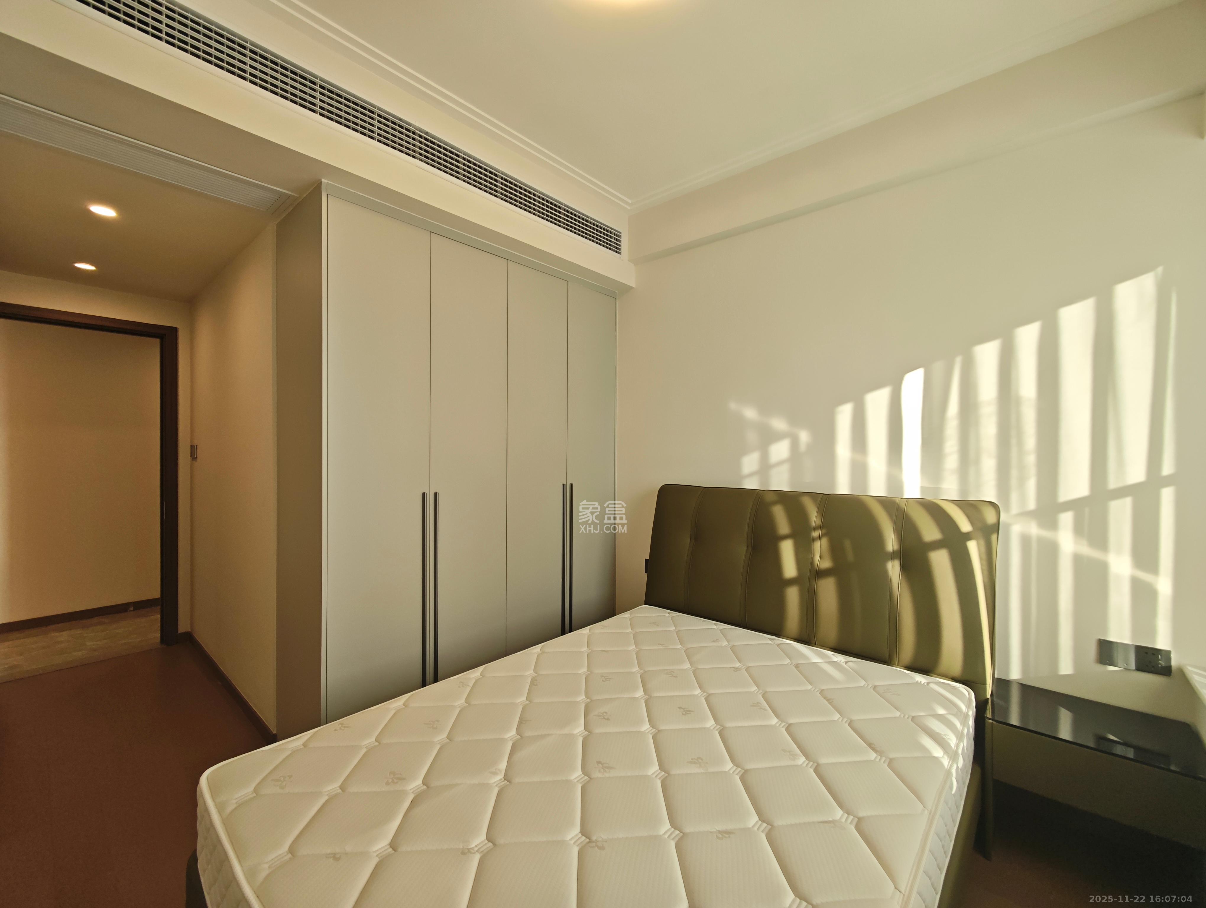 绿地V岛 4室2厅2卫 3500.0元/月 绿地V岛 4室2厅2卫 3500.0元/月室内图