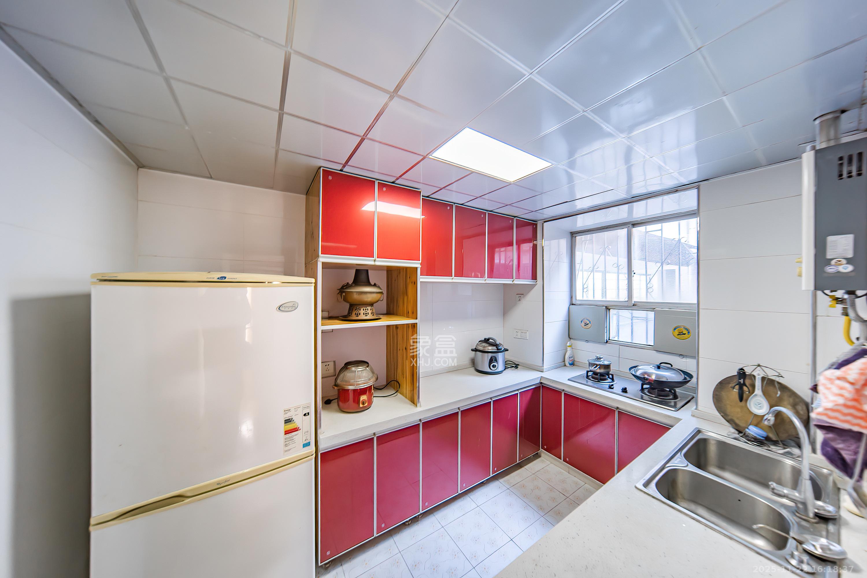 华侨公寓(九家湾) 3室2厅2卫 89.0万 华侨公寓(九家湾) 3室2厅2卫 89.0万厨房