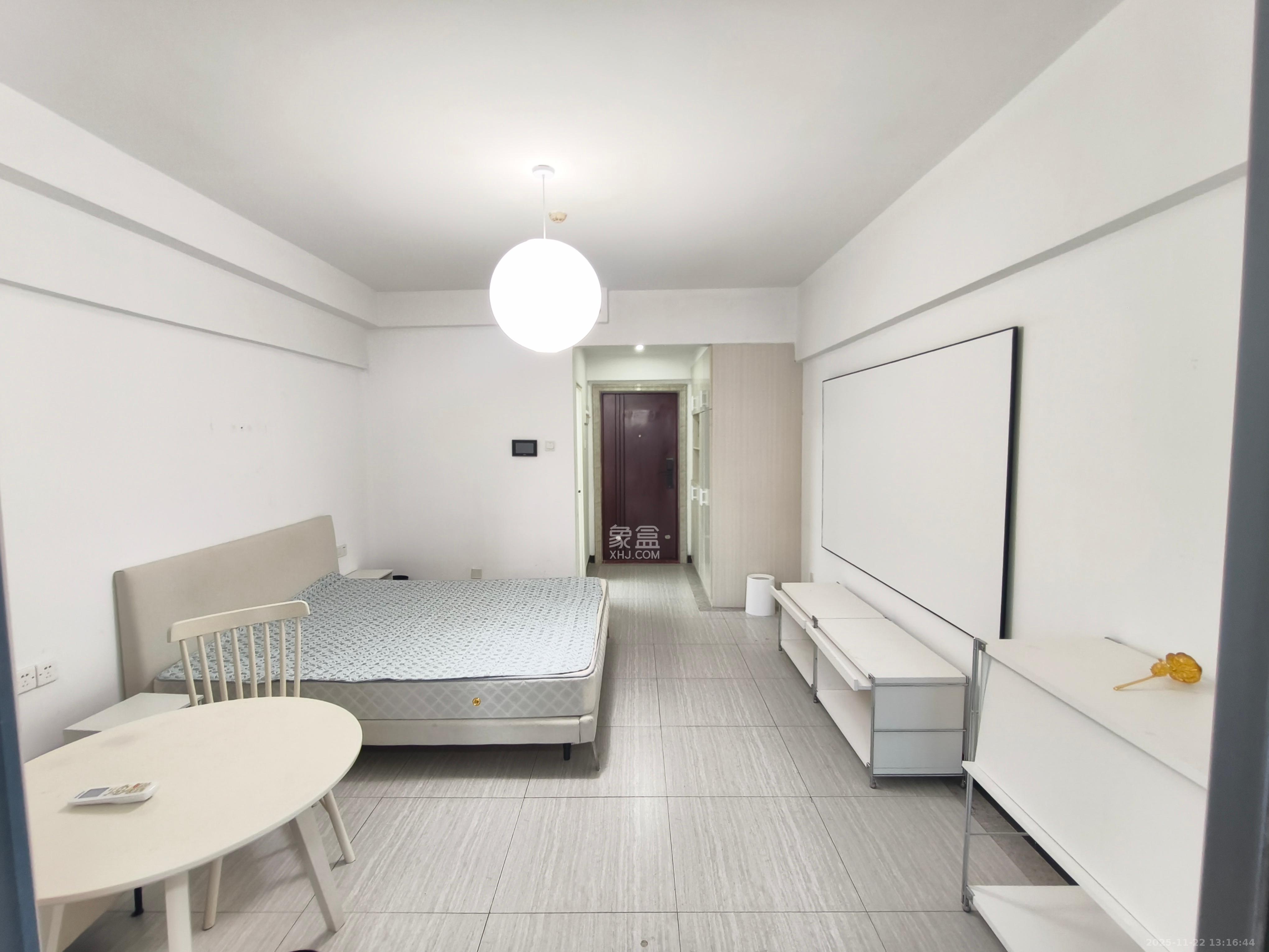 五一钻界  1室1厅1卫    1800.0元/月